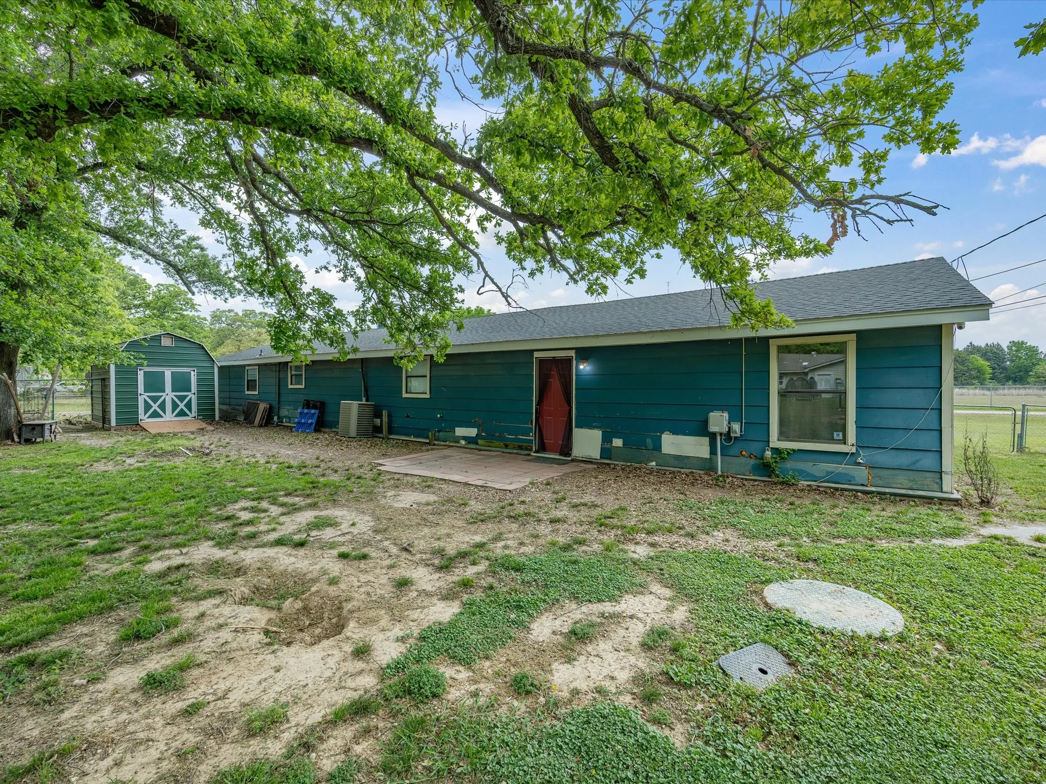 Single Family Residence For Sale in Henderson County , 209 Pierce Drive, Mabank, Texas 75156, 4 Bedroom, 2 Bathroom, Garage spaces, 2,229 Sqft, built in 1995, mls#21224290, Real Estate Agent in Mabank, Homes For Sale in Henderson county, Homes For Sale in Mabank, Realtor in Mabank Texas, Real Estate Brokerage Independent Realty Texas, Luminita Cordes Realtor