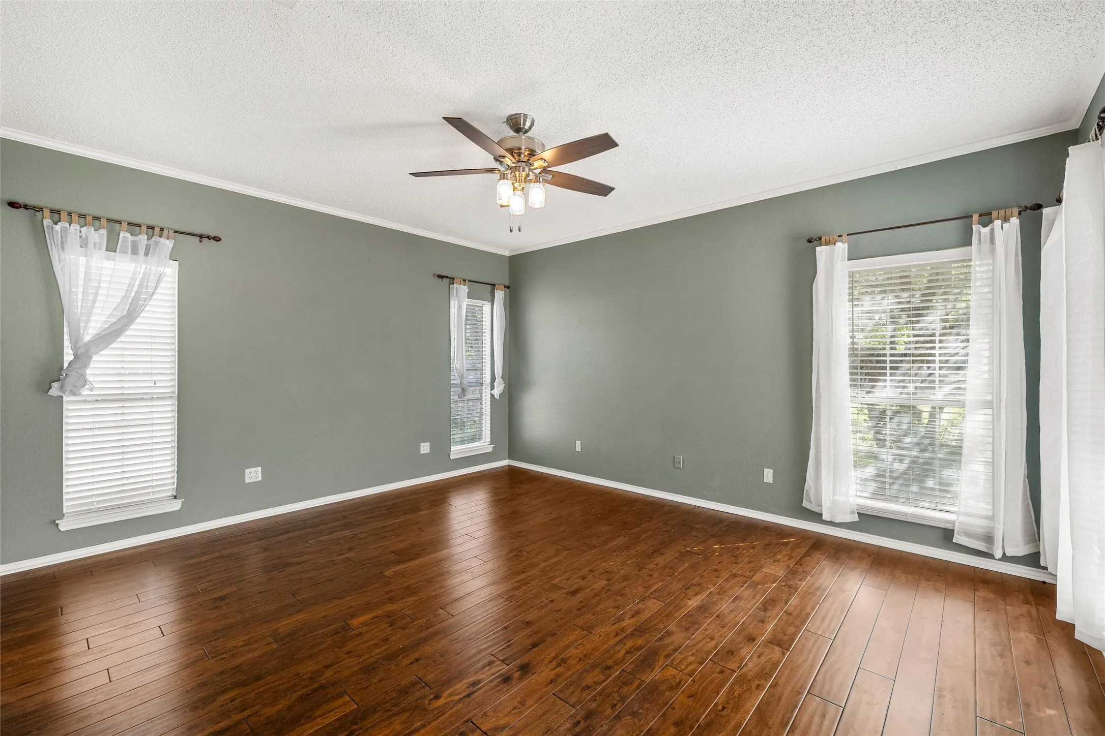 Single Family Residence For Sale in Mc Lennan County , 418 Riverview Drive, Woodway, Texas 76712, 4 Bedroom, 3 Bathroom, 2 Garage spaces, 3,773 Sqft, built in 1989, mls#21222917, Real Estate Agent in Woodway, Homes For Sale in Mc Lennan county, Homes For Sale in Woodway, Realtor in Woodway Texas, Real Estate Brokerage Independent Realty Texas, Luminita Cordes Realtor