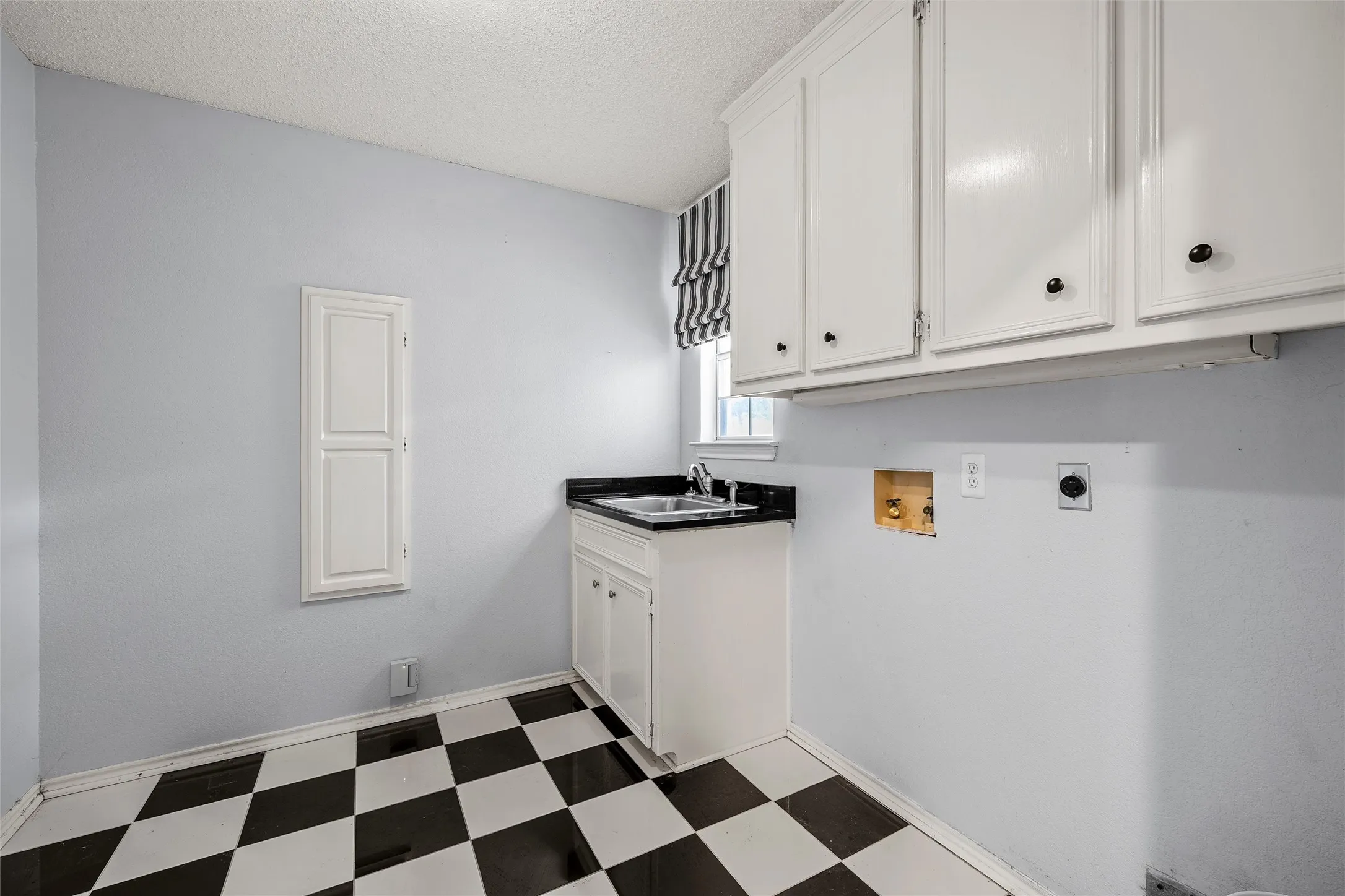 Single Family Residence For Sale in Mc Lennan County , 418 Riverview Drive, Woodway, Texas 76712, 4 Bedroom, 3 Bathroom, 2 Garage spaces, 3,773 Sqft, built in 1989, mls#21222917, Real Estate Agent in Woodway, Homes For Sale in Mc Lennan county, Homes For Sale in Woodway, Realtor in Woodway Texas, Real Estate Brokerage Independent Realty Texas, Luminita Cordes Realtor
