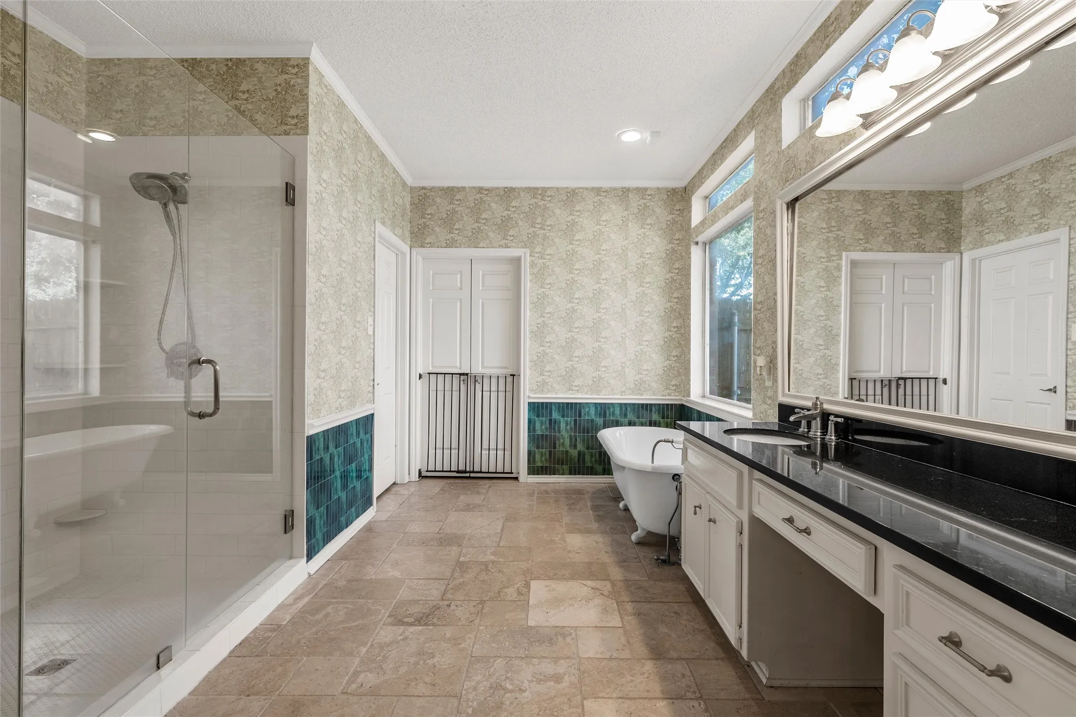 Single Family Residence For Sale in Mc Lennan County , 418 Riverview Drive, Woodway, Texas 76712, 4 Bedroom, 3 Bathroom, 2 Garage spaces, 3,773 Sqft, built in 1989, mls#21222917, Real Estate Agent in Woodway, Homes For Sale in Mc Lennan county, Homes For Sale in Woodway, Realtor in Woodway Texas, Real Estate Brokerage Independent Realty Texas, Luminita Cordes Realtor