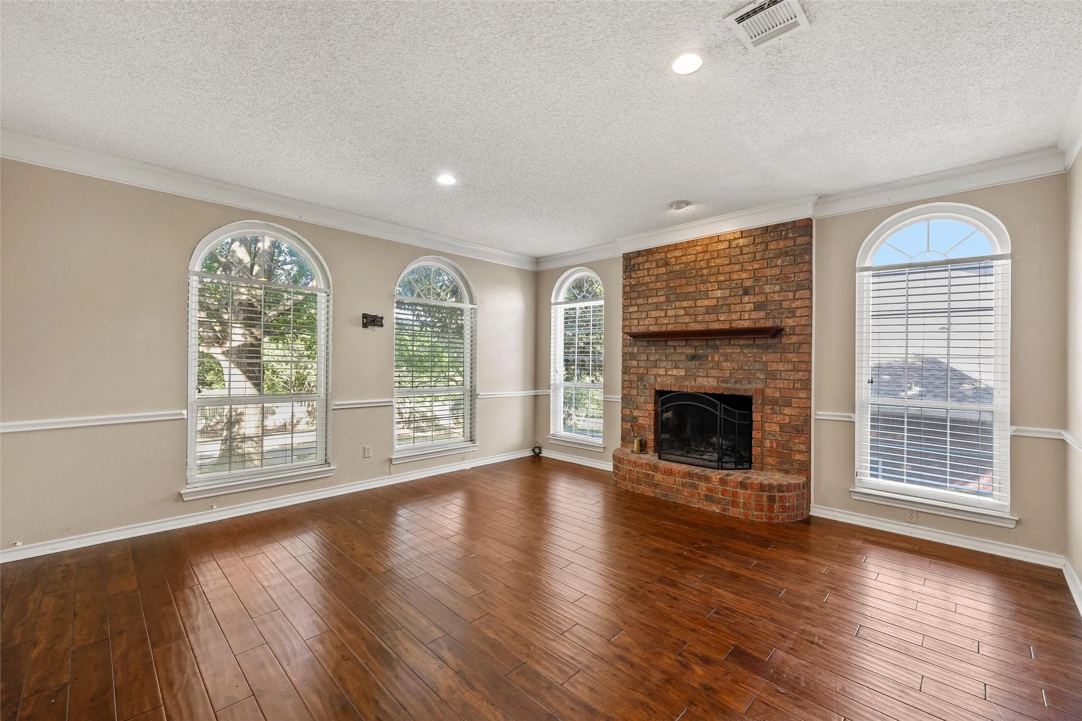 Single Family Residence For Sale in Mc Lennan County , 418 Riverview Drive, Woodway, Texas 76712, 4 Bedroom, 3 Bathroom, 2 Garage spaces, 3,773 Sqft, built in 1989, mls#21222917, Real Estate Agent in Woodway, Homes For Sale in Mc Lennan county, Homes For Sale in Woodway, Realtor in Woodway Texas, Real Estate Brokerage Independent Realty Texas, Luminita Cordes Realtor