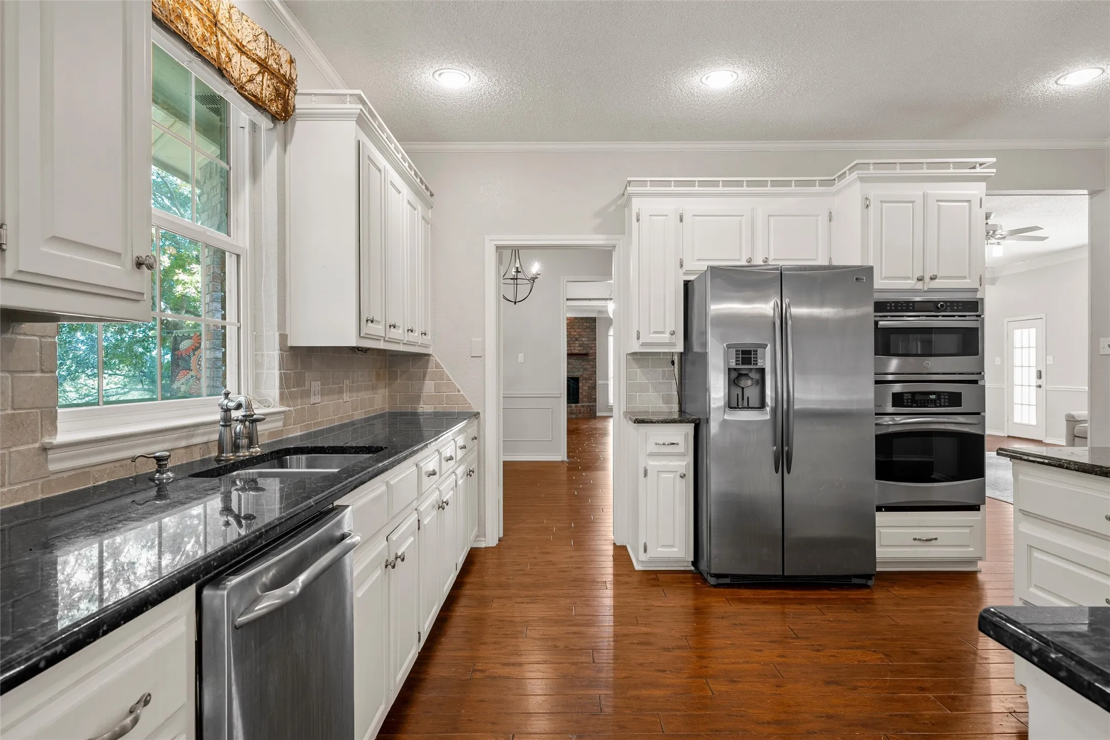 Single Family Residence For Sale in Mc Lennan County , 418 Riverview Drive, Woodway, Texas 76712, 4 Bedroom, 3 Bathroom, 2 Garage spaces, 3,773 Sqft, built in 1989, mls#21222917, Real Estate Agent in Woodway, Homes For Sale in Mc Lennan county, Homes For Sale in Woodway, Realtor in Woodway Texas, Real Estate Brokerage Independent Realty Texas, Luminita Cordes Realtor