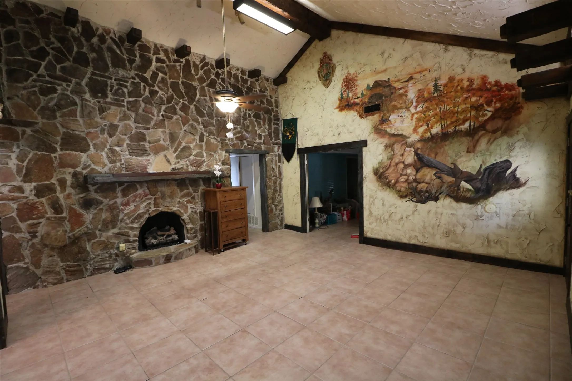 Single Family Residence For Sale in Lamar County , 425 Dove Hollow, Paris, Texas 75462, 2 Bedroom, 2 Bathroom, 2 Garage spaces, 2,853 Sqft, built in 1992, Price $295,000, mls#21225514, Real Estate Agent in Paris, Homes For Sale in Lamar county, Homes For Sale in Paris, Realtor in Paris Texas, Real Estate Brokerage Independent Realty Texas, Luminita Cordes Realtor