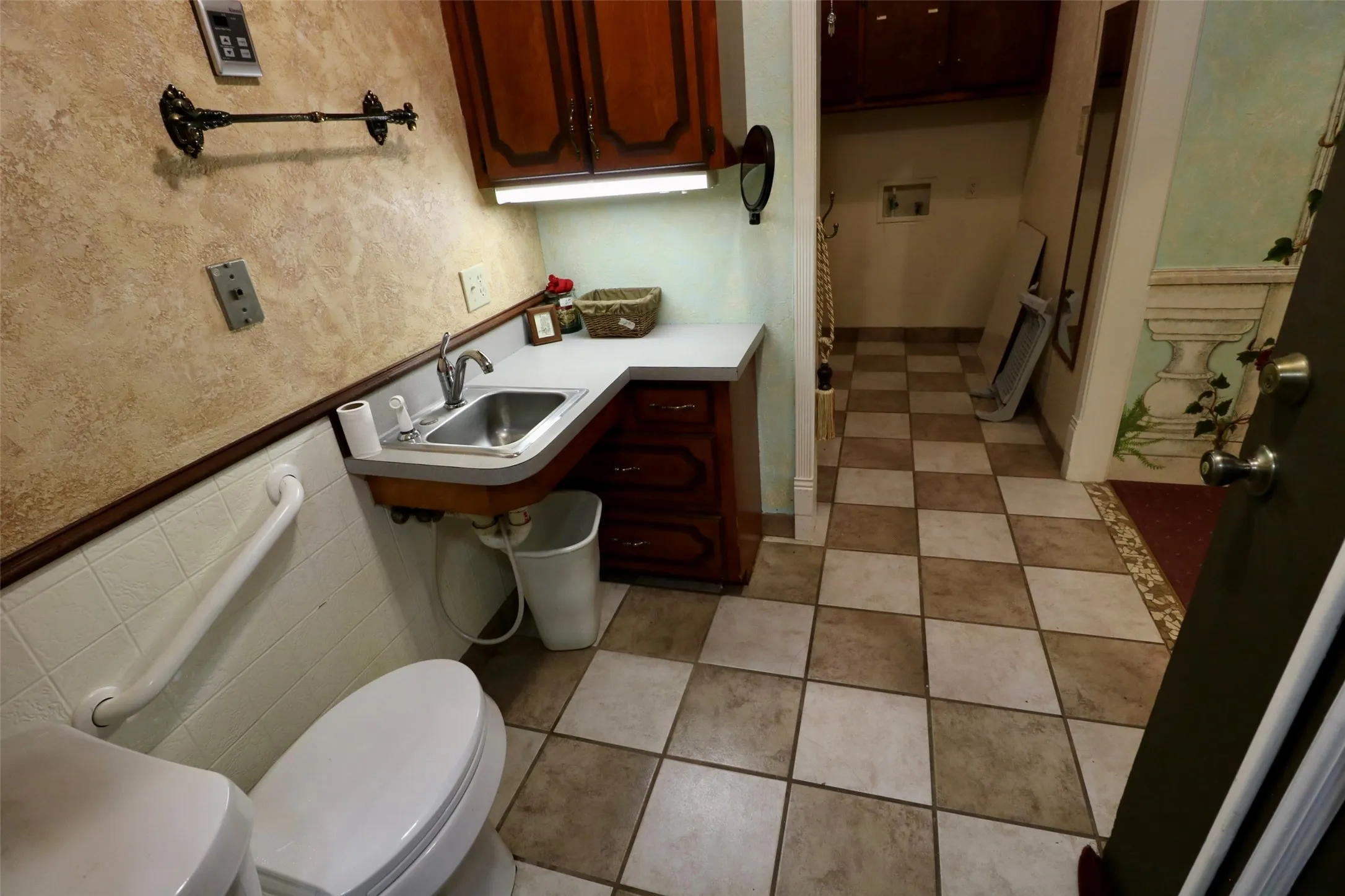 Single Family Residence For Sale in Lamar County , 425 Dove Hollow, Paris, Texas 75462, 2 Bedroom, 2 Bathroom, 2 Garage spaces, 2,853 Sqft, built in 1992, Price $295,000, mls#21225514, Real Estate Agent in Paris, Homes For Sale in Lamar county, Homes For Sale in Paris, Realtor in Paris Texas, Real Estate Brokerage Independent Realty Texas, Luminita Cordes Realtor