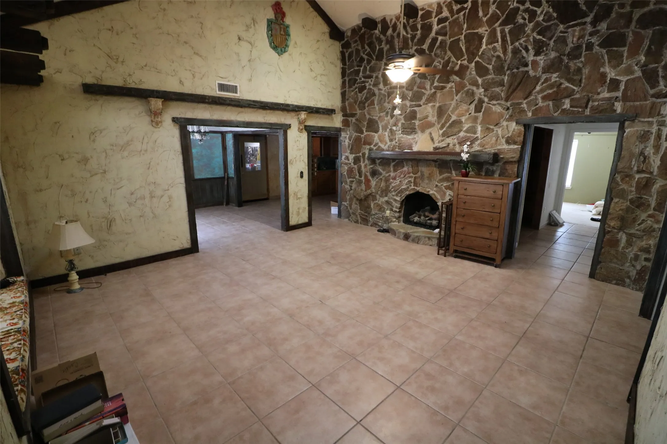 Single Family Residence For Sale in Lamar County , 425 Dove Hollow, Paris, Texas 75462, 2 Bedroom, 2 Bathroom, 2 Garage spaces, 2,853 Sqft, built in 1992, Price $295,000, mls#21225514, Real Estate Agent in Paris, Homes For Sale in Lamar county, Homes For Sale in Paris, Realtor in Paris Texas, Real Estate Brokerage Independent Realty Texas, Luminita Cordes Realtor