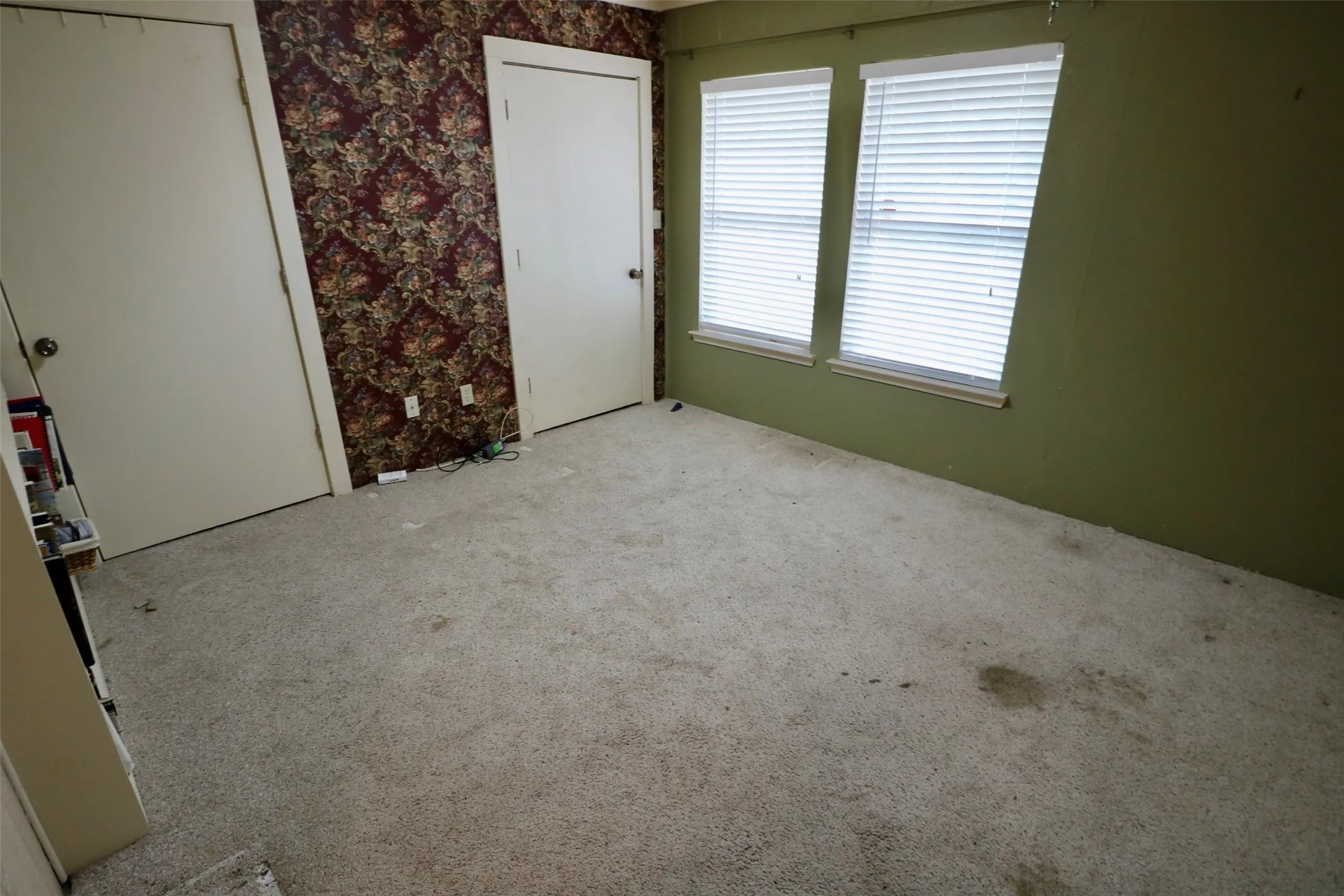 Single Family Residence For Sale in Lamar County , 425 Dove Hollow, Paris, Texas 75462, 2 Bedroom, 2 Bathroom, 2 Garage spaces, 2,853 Sqft, built in 1992, Price $295,000, mls#21225514, Real Estate Agent in Paris, Homes For Sale in Lamar county, Homes For Sale in Paris, Realtor in Paris Texas, Real Estate Brokerage Independent Realty Texas, Luminita Cordes Realtor