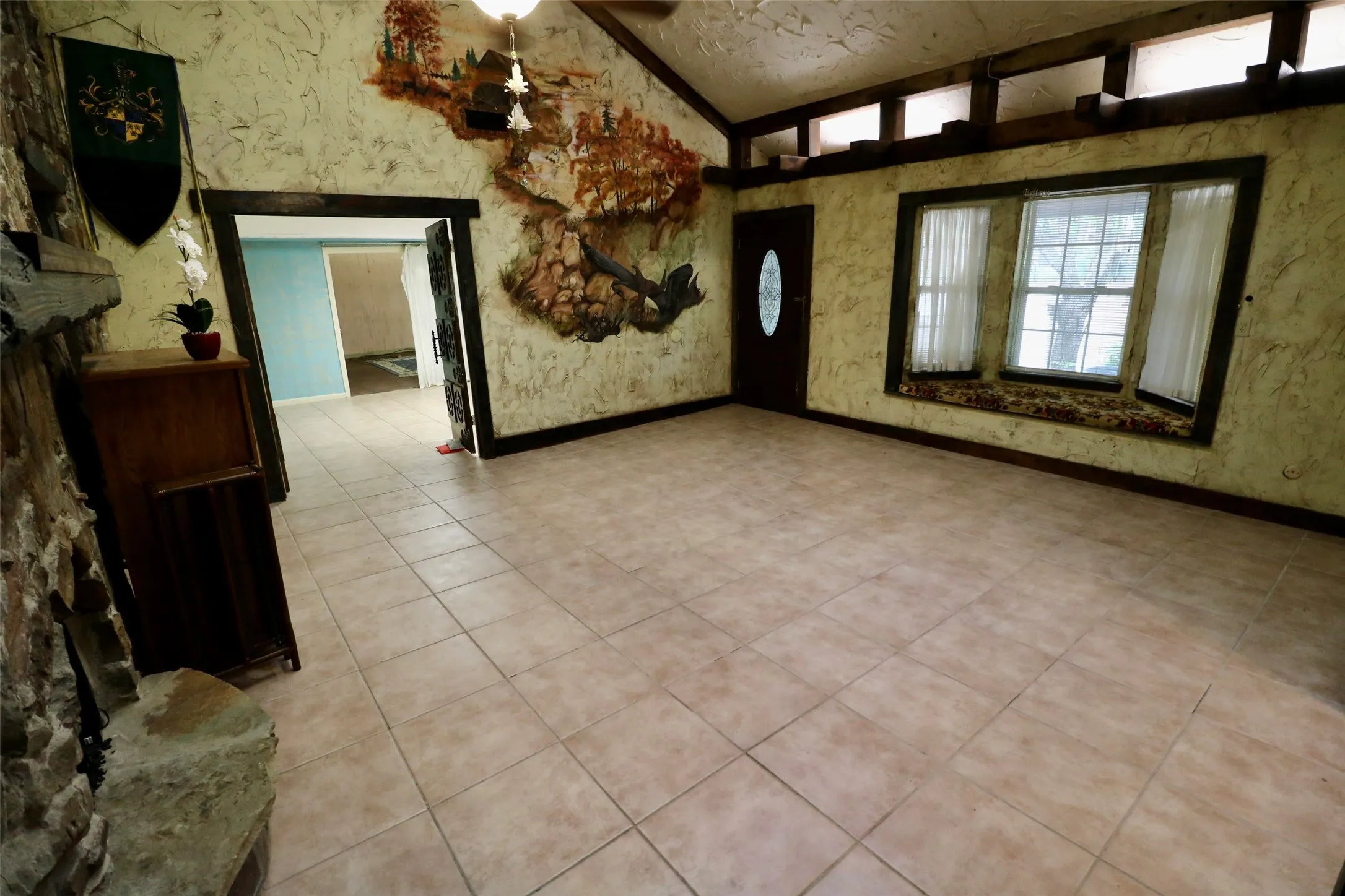 Single Family Residence For Sale in Lamar County , 425 Dove Hollow, Paris, Texas 75462, 2 Bedroom, 2 Bathroom, 2 Garage spaces, 2,853 Sqft, built in 1992, Price $295,000, mls#21225514, Real Estate Agent in Paris, Homes For Sale in Lamar county, Homes For Sale in Paris, Realtor in Paris Texas, Real Estate Brokerage Independent Realty Texas, Luminita Cordes Realtor