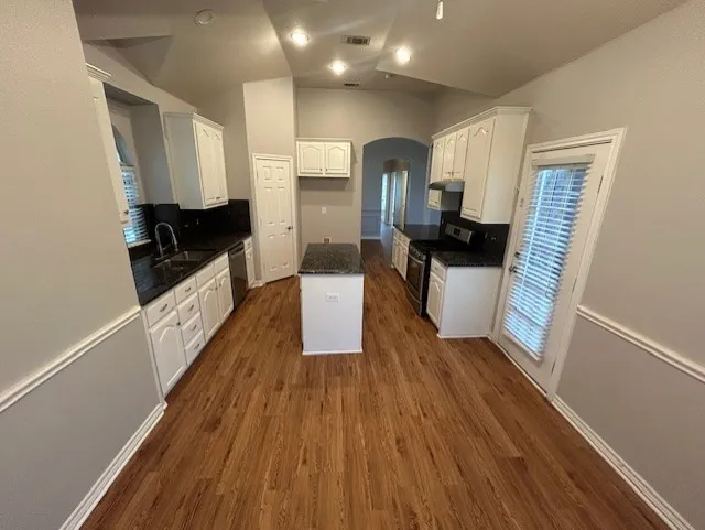 Single Family Residence For Rent in Kaufman County , 2105 Cardinal Drive, Forney, Texas 75126, 4 Bedroom, 2 Bathroom, 2 Garage spaces, 1,763 Sqft, built in 2006, mls#21225806, Real Estate Agent in Forney, Homes For Rent in Kaufman county, Homes For Rent in Forney, Realtor in Forney Texas, Real Estate Brokerage Independent Realty Texas, Luminita Cordes Realtor
