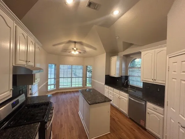 Single Family Residence For Rent in Kaufman County , 2105 Cardinal Drive, Forney, Texas 75126, 4 Bedroom, 2 Bathroom, 2 Garage spaces, 1,763 Sqft, built in 2006, mls#21225806, Real Estate Agent in Forney, Homes For Rent in Kaufman county, Homes For Rent in Forney, Realtor in Forney Texas, Real Estate Brokerage Independent Realty Texas, Luminita Cordes Realtor