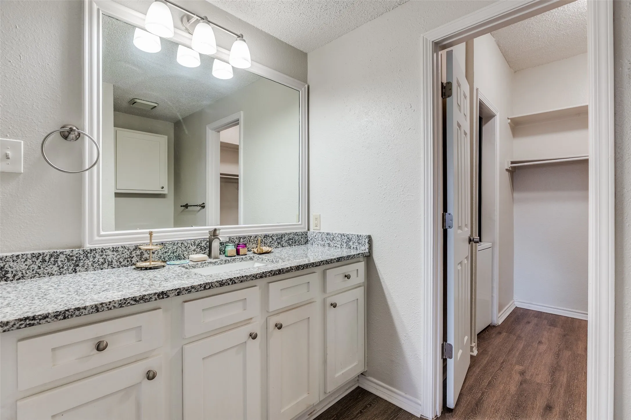 Condominium For Sale in Dallas County , 6003 Oram Street 107, Dallas, Texas 75206, 1 Bedroom, 2 Bathrooms, 1 Garage spaces, 680 Sqft, built in 1985, Preowned, Price $214,000, mls#21225792, Real Estate Agent in Dallas, Homes For Sale in Dallas county, Homes For Sale in Dallas, Realtor in Dallas Texas, Real Estate Brokerage Independent Realty Texas, Luminita Cordes Realtor