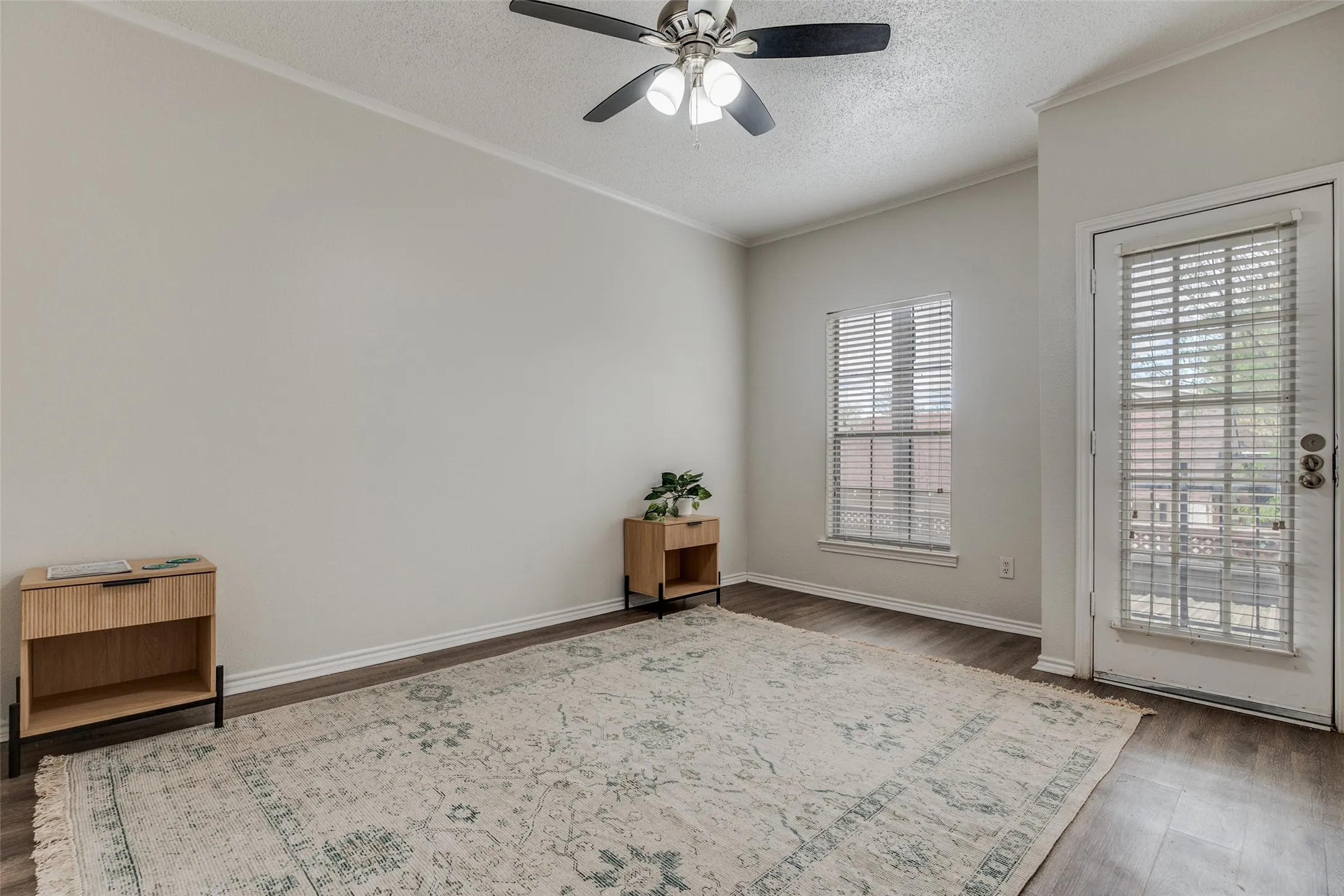 Condominium For Sale in Dallas County , 6003 Oram Street 107, Dallas, Texas 75206, 1 Bedroom, 2 Bathrooms, 1 Garage spaces, 680 Sqft, built in 1985, Preowned, Price $214,000, mls#21225792, Real Estate Agent in Dallas, Homes For Sale in Dallas county, Homes For Sale in Dallas, Realtor in Dallas Texas, Real Estate Brokerage Independent Realty Texas, Luminita Cordes Realtor