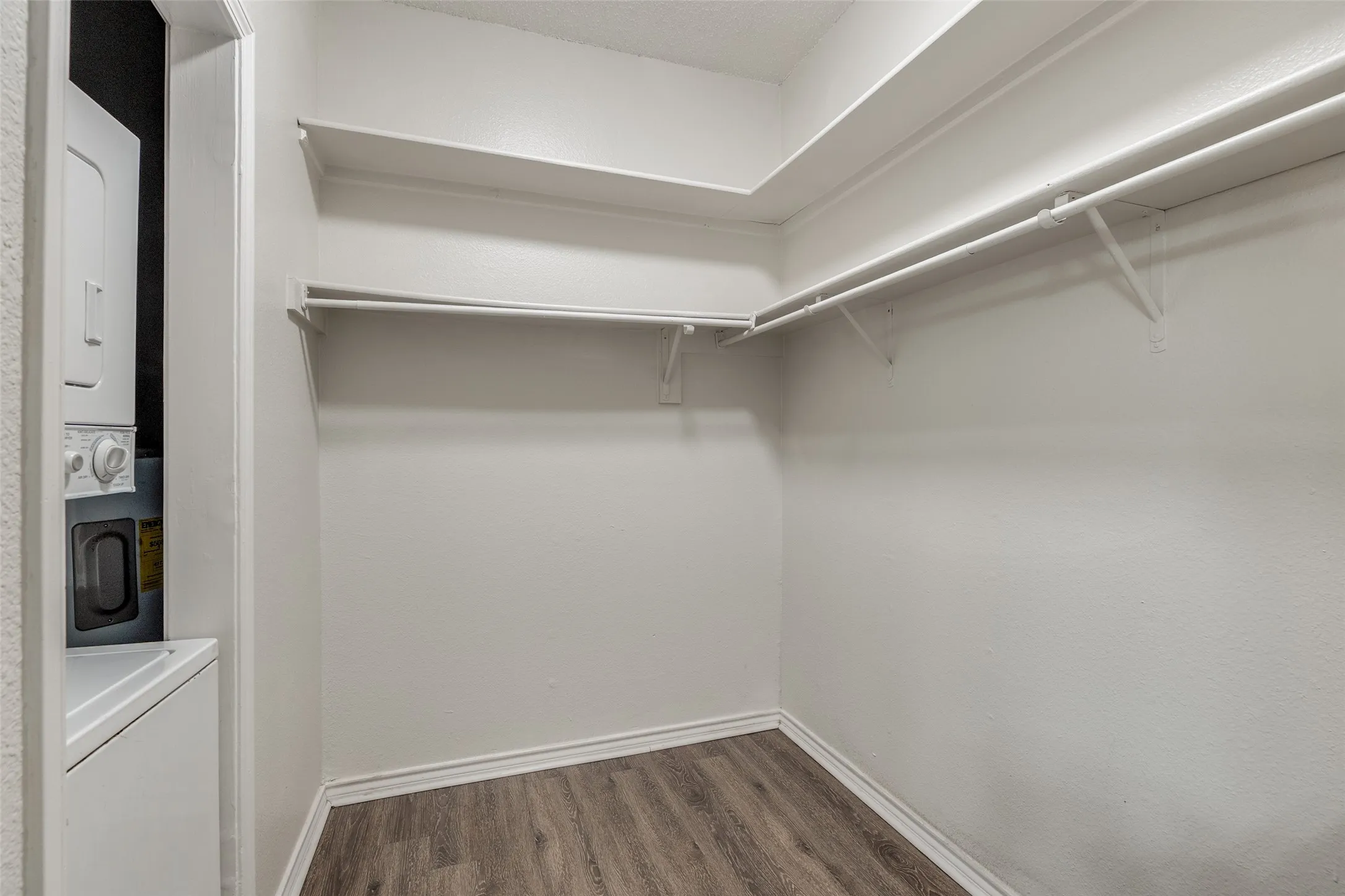 Condominium For Sale in Dallas County , 6003 Oram Street 107, Dallas, Texas 75206, 1 Bedroom, 2 Bathrooms, 1 Garage spaces, 680 Sqft, built in 1985, Preowned, Price $214,000, mls#21225792, Real Estate Agent in Dallas, Homes For Sale in Dallas county, Homes For Sale in Dallas, Realtor in Dallas Texas, Real Estate Brokerage Independent Realty Texas, Luminita Cordes Realtor