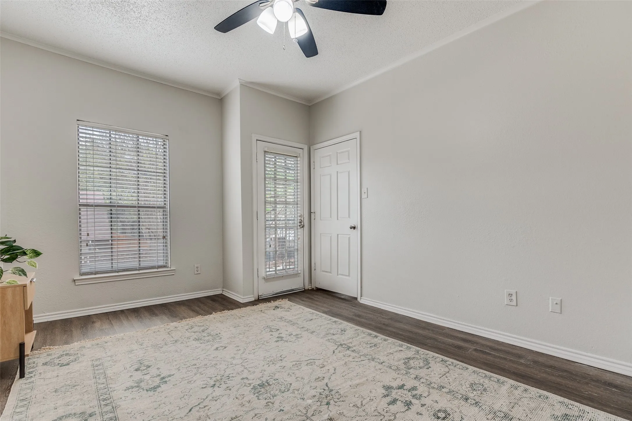 Condominium For Sale in Dallas County , 6003 Oram Street 107, Dallas, Texas 75206, 1 Bedroom, 2 Bathrooms, 1 Garage spaces, 680 Sqft, built in 1985, Preowned, Price $214,000, mls#21225792, Real Estate Agent in Dallas, Homes For Sale in Dallas county, Homes For Sale in Dallas, Realtor in Dallas Texas, Real Estate Brokerage Independent Realty Texas, Luminita Cordes Realtor