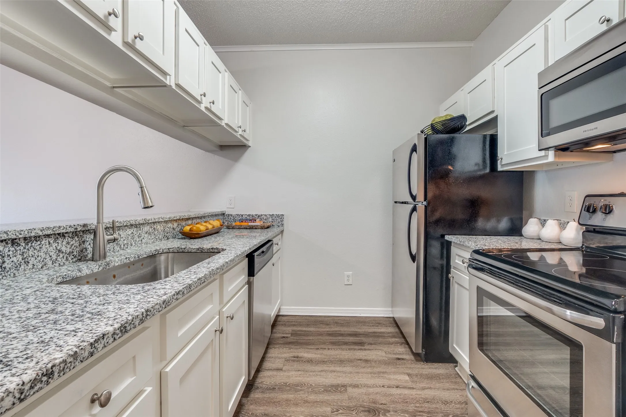 Condominium For Sale in Dallas County , 6003 Oram Street 107, Dallas, Texas 75206, 1 Bedroom, 2 Bathrooms, 1 Garage spaces, 680 Sqft, built in 1985, Preowned, Price $214,000, mls#21225792, Real Estate Agent in Dallas, Homes For Sale in Dallas county, Homes For Sale in Dallas, Realtor in Dallas Texas, Real Estate Brokerage Independent Realty Texas, Luminita Cordes Realtor