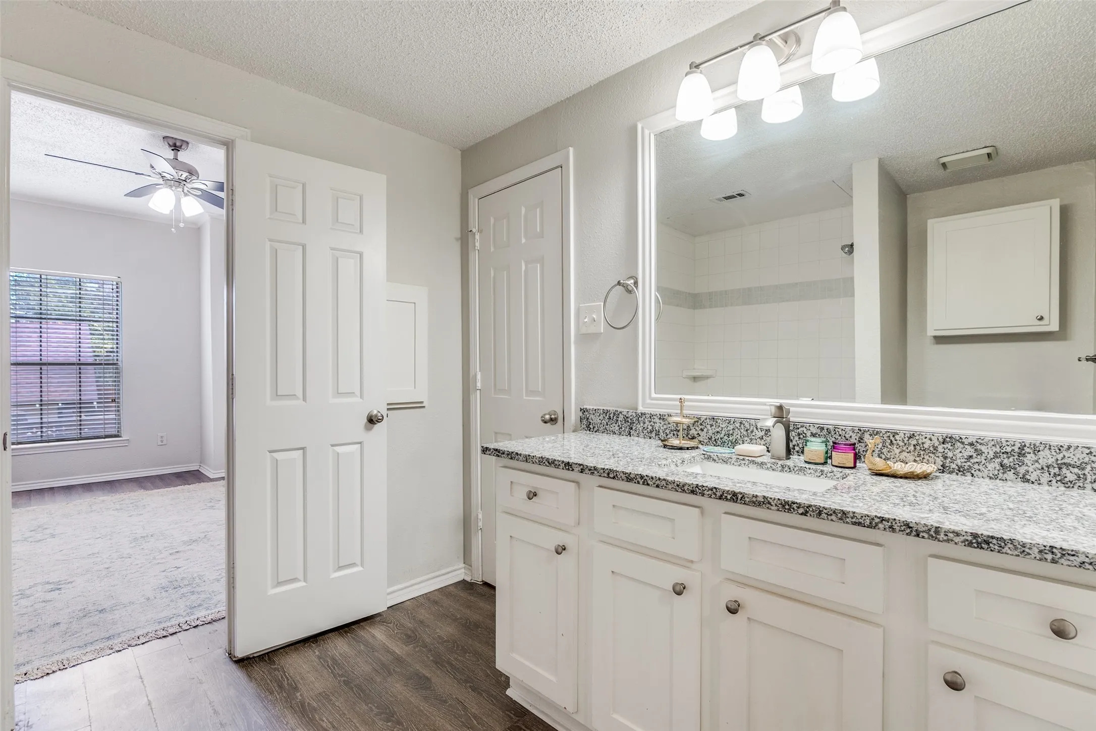 Condominium For Sale in Dallas County , 6003 Oram Street 107, Dallas, Texas 75206, 1 Bedroom, 2 Bathrooms, 1 Garage spaces, 680 Sqft, built in 1985, Preowned, Price $214,000, mls#21225792, Real Estate Agent in Dallas, Homes For Sale in Dallas county, Homes For Sale in Dallas, Realtor in Dallas Texas, Real Estate Brokerage Independent Realty Texas, Luminita Cordes Realtor