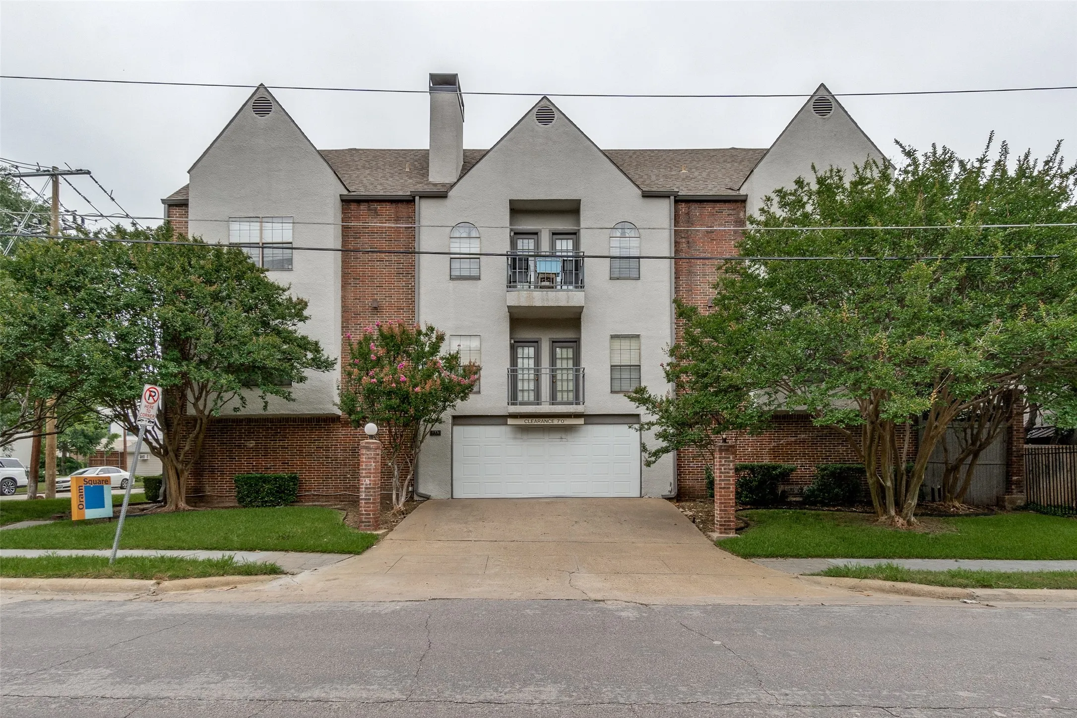 Condominium For Sale in Dallas County , 6003 Oram Street 107, Dallas, Texas 75206, 1 Bedroom, 2 Bathrooms, 1 Garage spaces, 680 Sqft, built in 1985, Preowned, Price $214,000, mls#21225792, Real Estate Agent in Dallas, Homes For Sale in Dallas county, Homes For Sale in Dallas, Realtor in Dallas Texas, Real Estate Brokerage Independent Realty Texas, Luminita Cordes Realtor