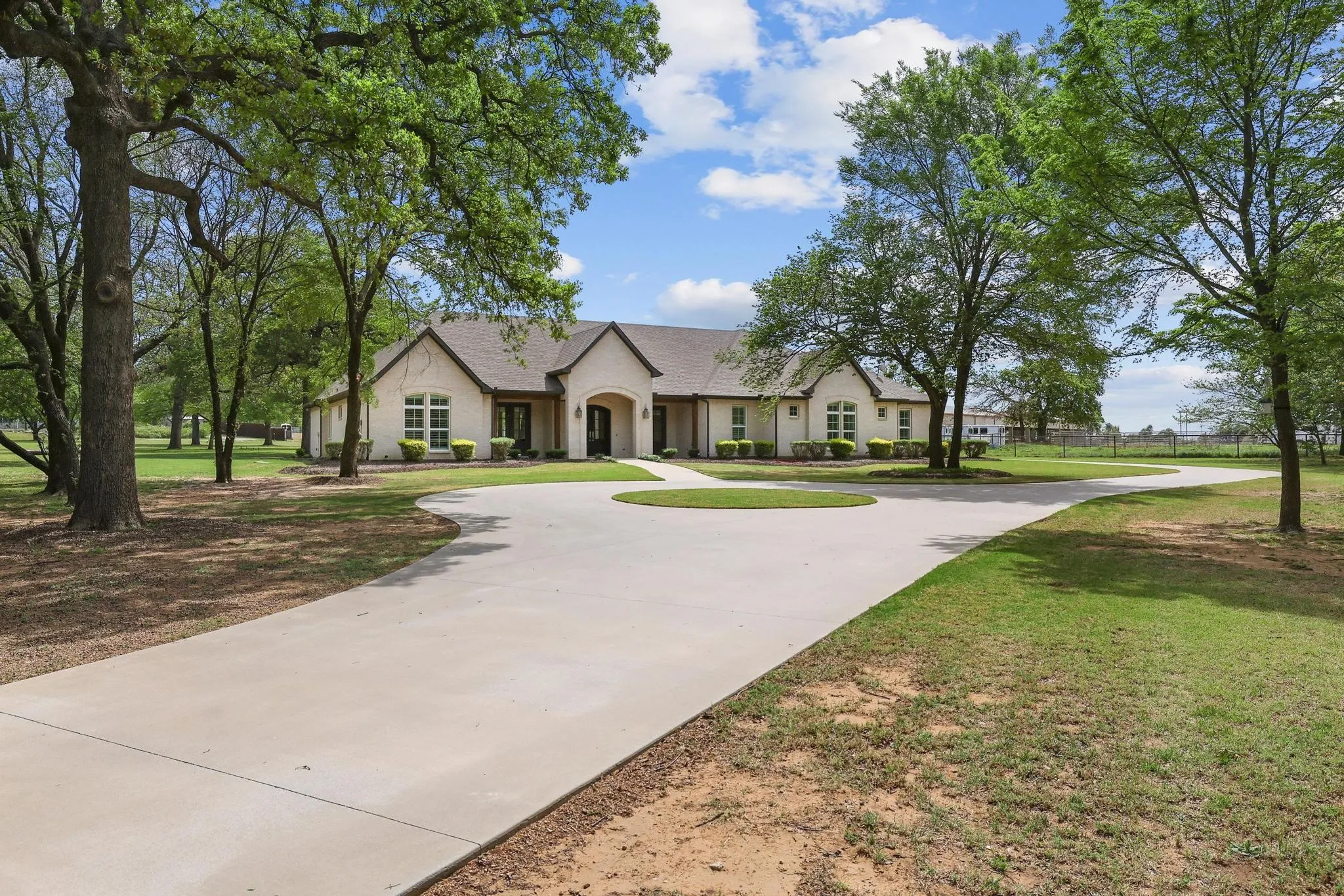 Single Family Residence For Sale in Denton County , 5999 Ranch Estates Road, Krugerville, Texas 76227, 4 Bedroom, 4 Bathroom, 3 Garage spaces, 3,300 Sqft, built in 2020, Preowned, mls#21207740, Real Estate Agent in Krugerville, Homes For Sale in Denton county, Homes For Sale in Krugerville, Realtor in Krugerville Texas, Real Estate Brokerage Independent Realty Texas, Luminita Cordes Realtor
