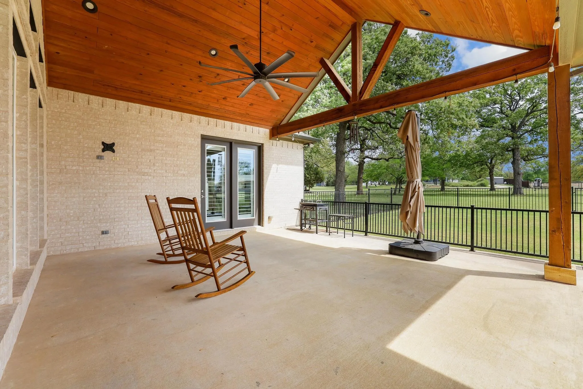 Single Family Residence For Sale in Denton County , 5999 Ranch Estates Road, Krugerville, Texas 76227, 4 Bedroom, 4 Bathroom, 3 Garage spaces, 3,300 Sqft, built in 2020, Preowned, mls#21207740, Real Estate Agent in Krugerville, Homes For Sale in Denton county, Homes For Sale in Krugerville, Realtor in Krugerville Texas, Real Estate Brokerage Independent Realty Texas, Luminita Cordes Realtor