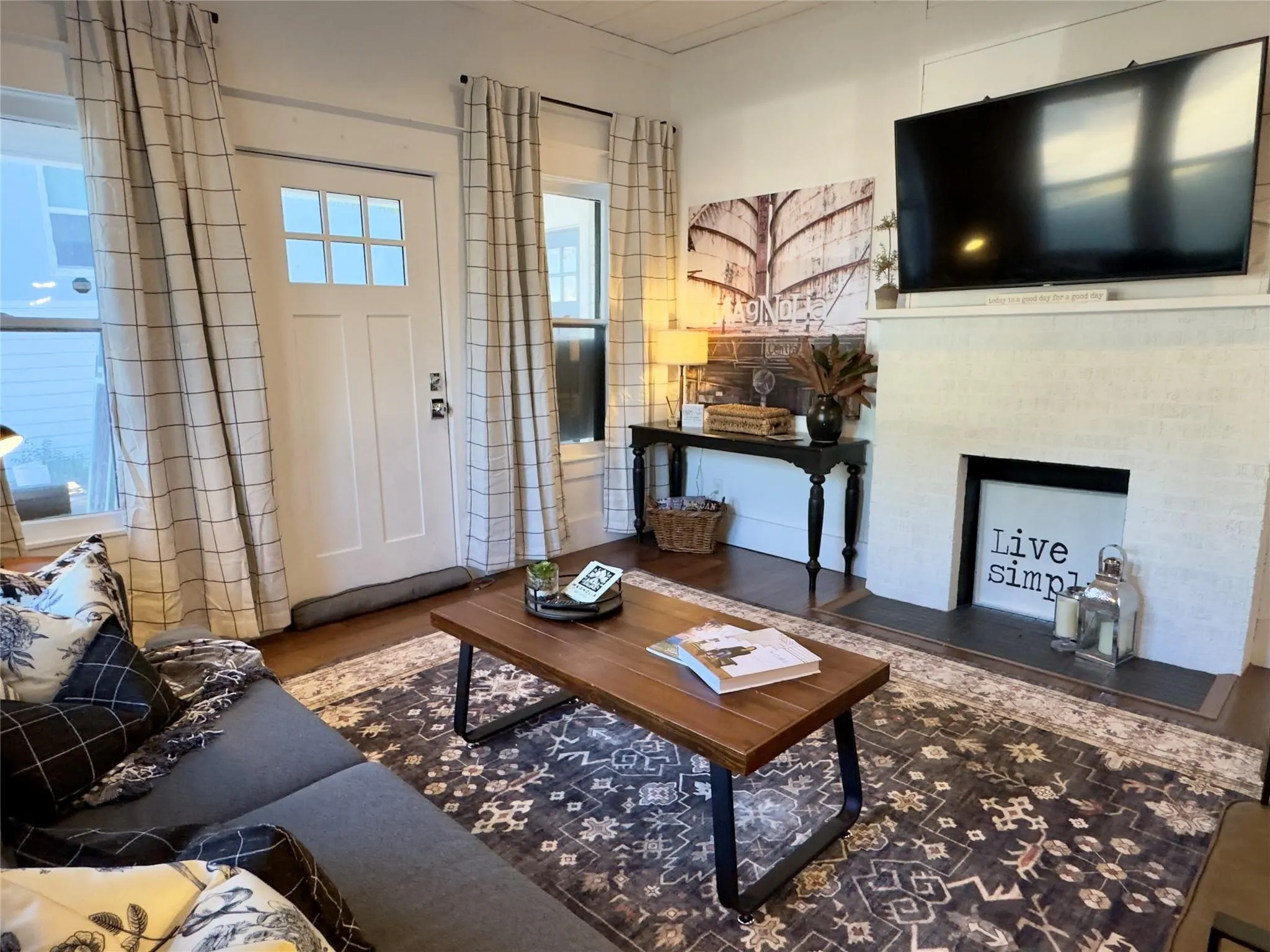 Single Family Residence For Sale in Mc Lennan County , 2018 Columbus Avenue, Waco, Texas 76701, 5 Bedroom, 2 Bathroom, 2 Garage spaces, 1,962 Sqft, built in 1920, mls#21223102, Real Estate Agent in Waco, Homes For Sale in Mc Lennan county, Homes For Sale in Waco, Realtor in Waco Texas, Real Estate Brokerage Independent Realty Texas, Luminita Cordes Realtor