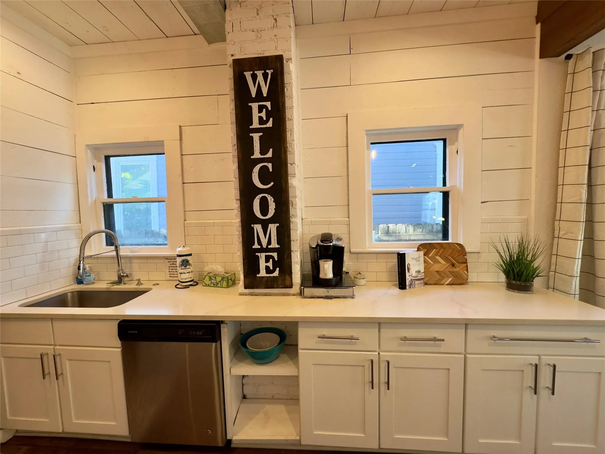 Single Family Residence For Sale in Mc Lennan County , 2018 Columbus Avenue, Waco, Texas 76701, 5 Bedroom, 2 Bathroom, 2 Garage spaces, 1,962 Sqft, built in 1920, mls#21223102, Real Estate Agent in Waco, Homes For Sale in Mc Lennan county, Homes For Sale in Waco, Realtor in Waco Texas, Real Estate Brokerage Independent Realty Texas, Luminita Cordes Realtor