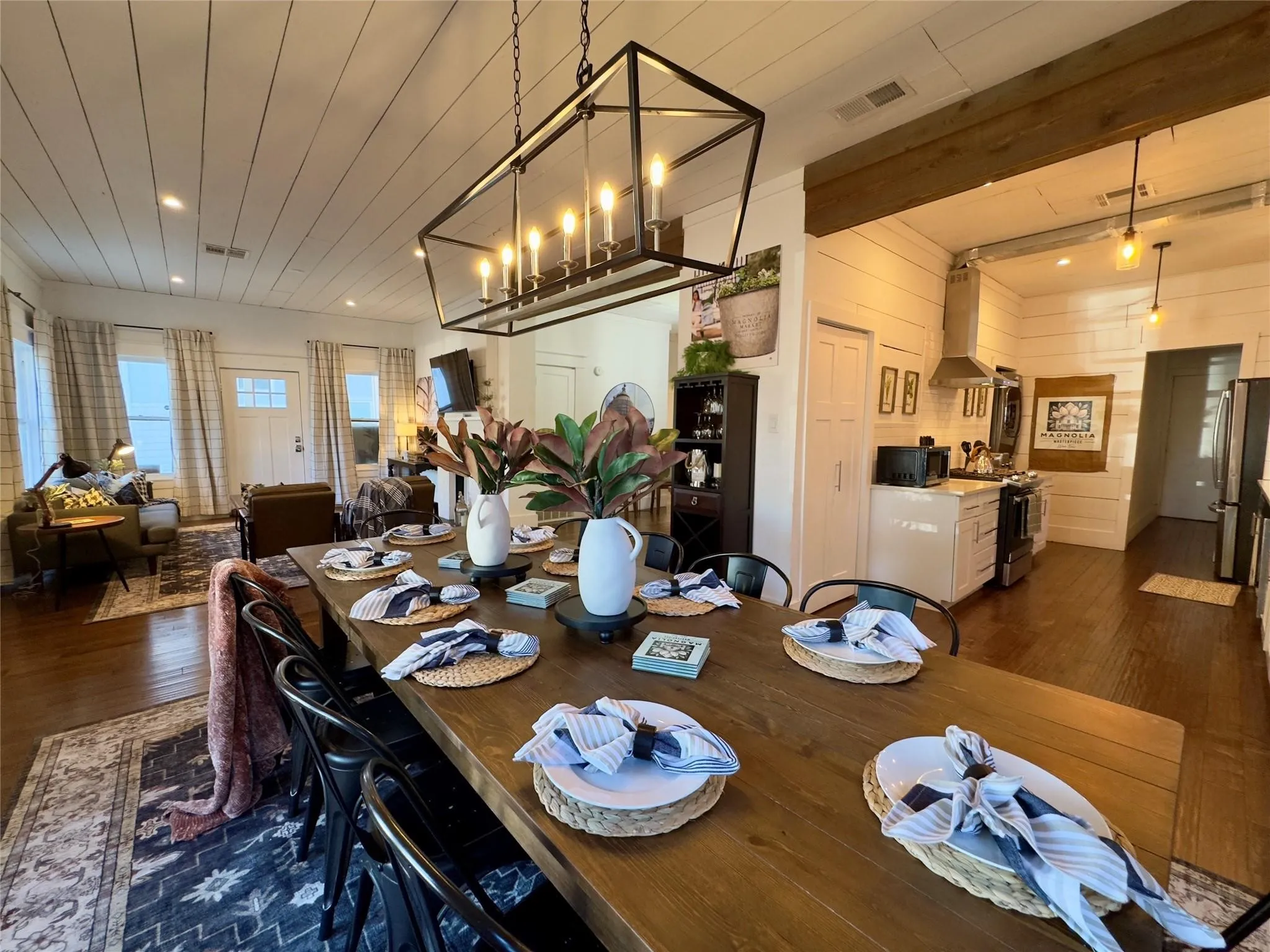 Single Family Residence For Sale in Mc Lennan County , 2018 Columbus Avenue, Waco, Texas 76701, 5 Bedroom, 2 Bathroom, 2 Garage spaces, 1,962 Sqft, built in 1920, mls#21223102, Real Estate Agent in Waco, Homes For Sale in Mc Lennan county, Homes For Sale in Waco, Realtor in Waco Texas, Real Estate Brokerage Independent Realty Texas, Luminita Cordes Realtor