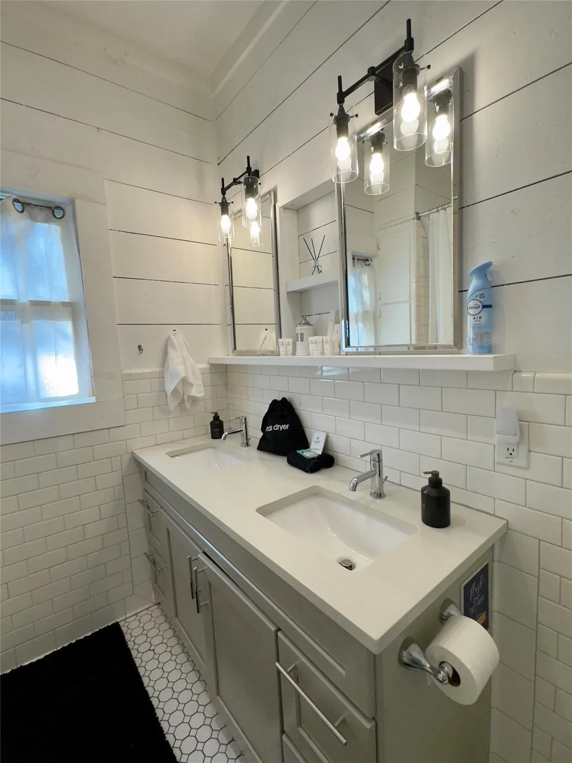 Single Family Residence For Sale in Mc Lennan County , 2018 Columbus Avenue, Waco, Texas 76701, 5 Bedroom, 2 Bathroom, 2 Garage spaces, 1,962 Sqft, built in 1920, mls#21223102, Real Estate Agent in Waco, Homes For Sale in Mc Lennan county, Homes For Sale in Waco, Realtor in Waco Texas, Real Estate Brokerage Independent Realty Texas, Luminita Cordes Realtor