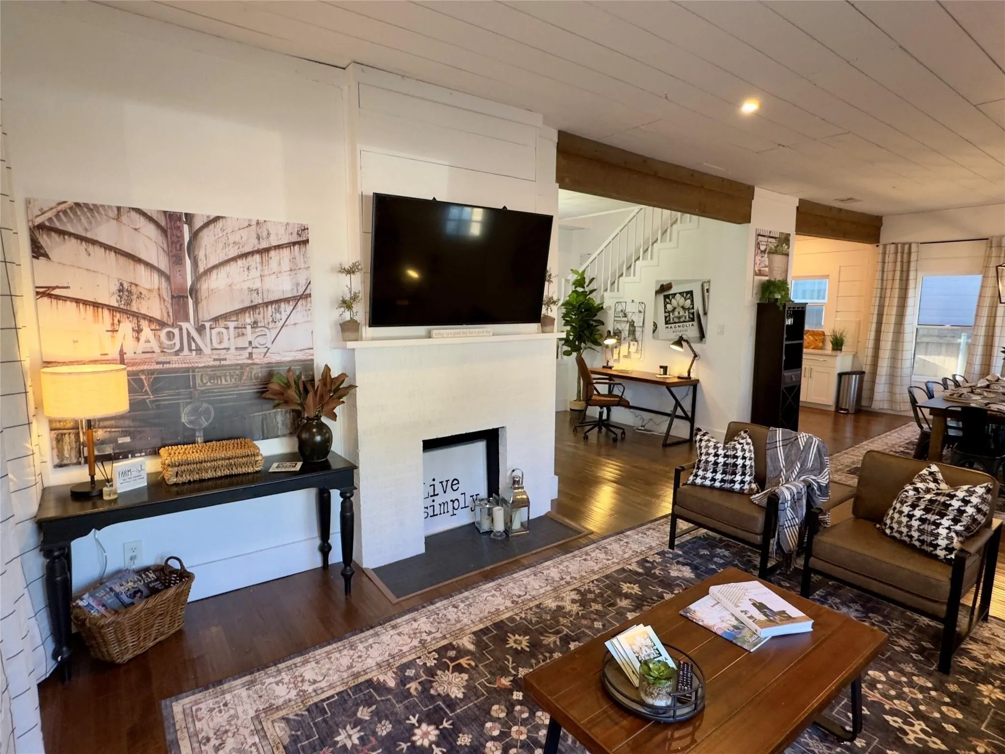 Single Family Residence For Sale in Mc Lennan County , 2018 Columbus Avenue, Waco, Texas 76701, 5 Bedroom, 2 Bathroom, 2 Garage spaces, 1,962 Sqft, built in 1920, mls#21223102, Real Estate Agent in Waco, Homes For Sale in Mc Lennan county, Homes For Sale in Waco, Realtor in Waco Texas, Real Estate Brokerage Independent Realty Texas, Luminita Cordes Realtor