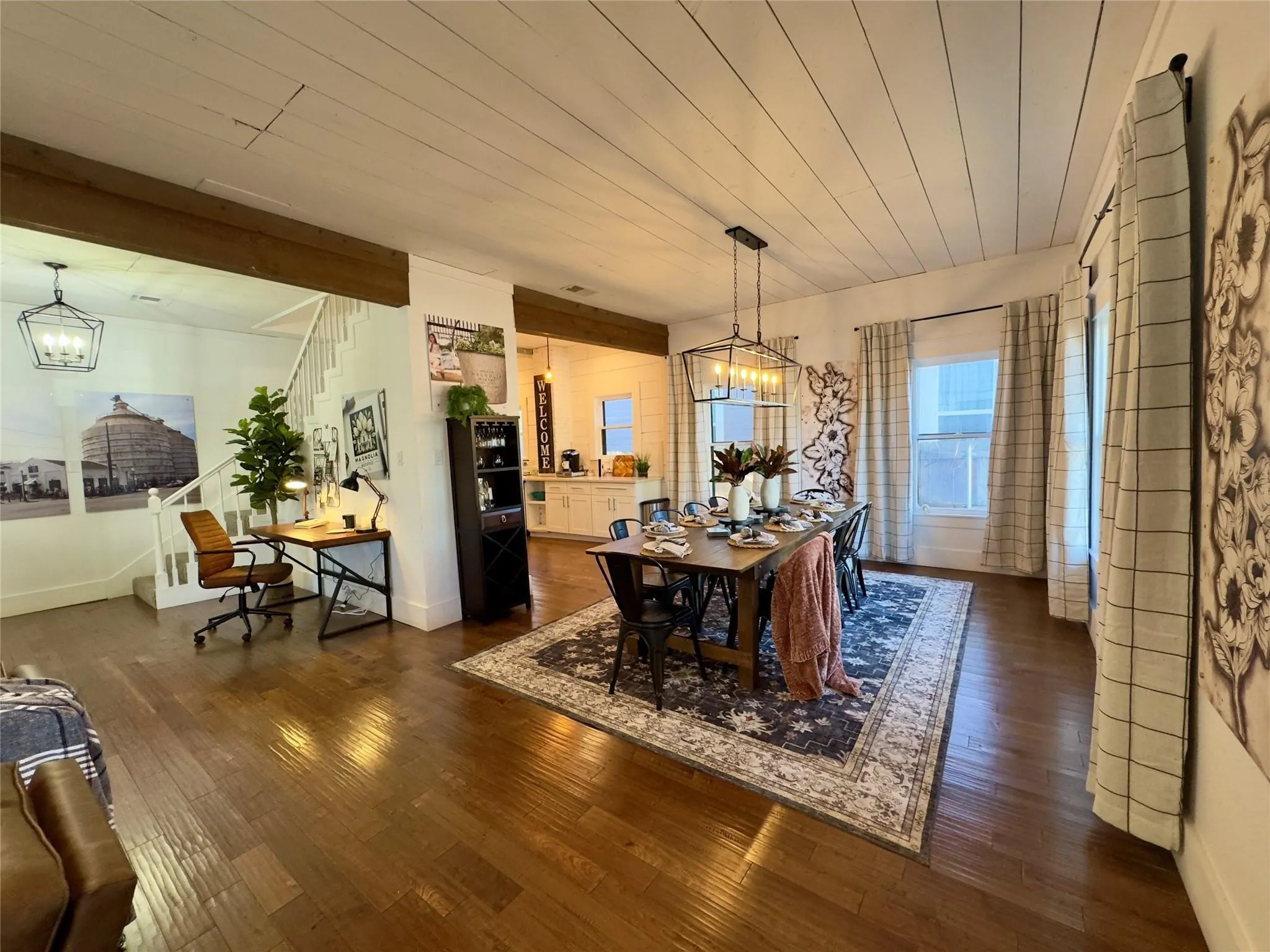Single Family Residence For Sale in Mc Lennan County , 2018 Columbus Avenue, Waco, Texas 76701, 5 Bedroom, 2 Bathroom, 2 Garage spaces, 1,962 Sqft, built in 1920, mls#21223102, Real Estate Agent in Waco, Homes For Sale in Mc Lennan county, Homes For Sale in Waco, Realtor in Waco Texas, Real Estate Brokerage Independent Realty Texas, Luminita Cordes Realtor