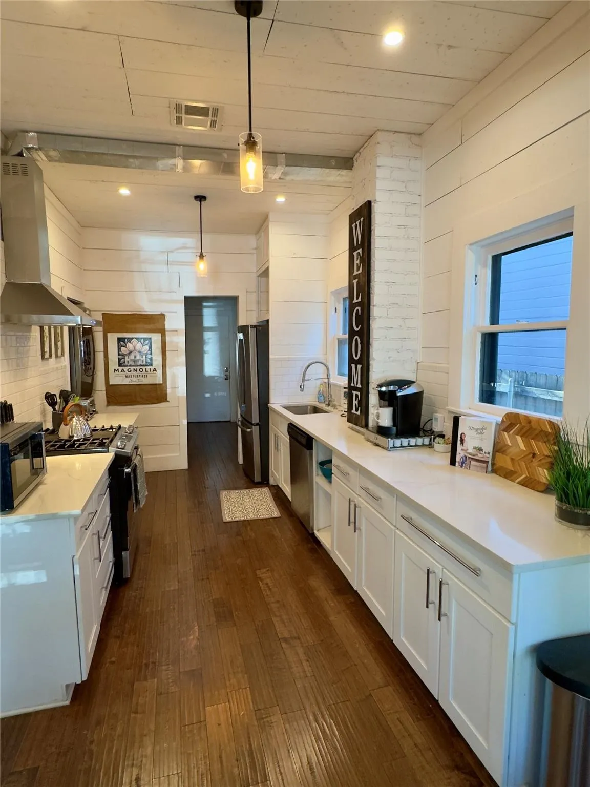 Single Family Residence For Sale in Mc Lennan County , 2018 Columbus Avenue, Waco, Texas 76701, 5 Bedroom, 2 Bathroom, 2 Garage spaces, 1,962 Sqft, built in 1920, mls#21223102, Real Estate Agent in Waco, Homes For Sale in Mc Lennan county, Homes For Sale in Waco, Realtor in Waco Texas, Real Estate Brokerage Independent Realty Texas, Luminita Cordes Realtor