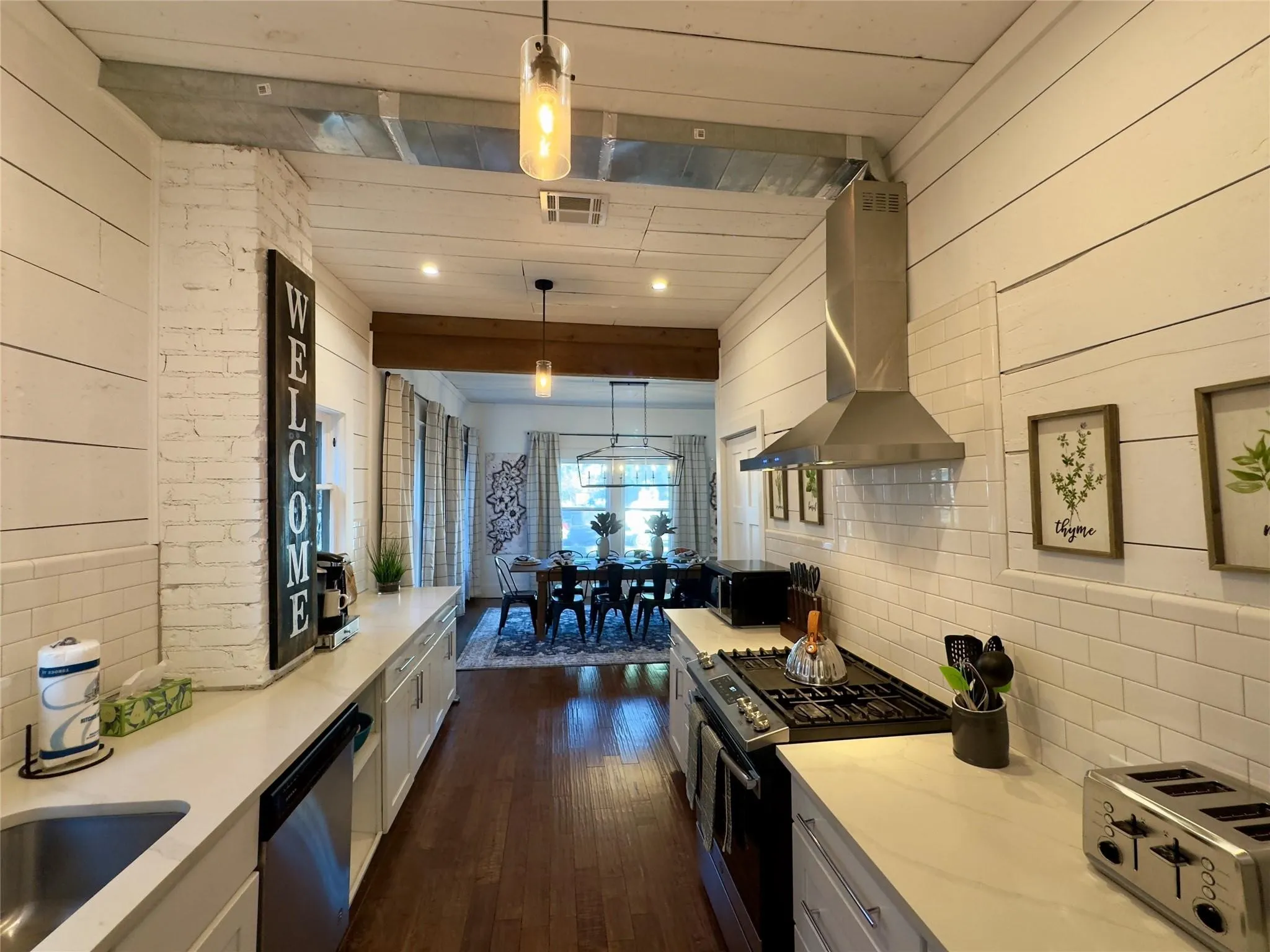 Single Family Residence For Sale in Mc Lennan County , 2018 Columbus Avenue, Waco, Texas 76701, 5 Bedroom, 2 Bathroom, 2 Garage spaces, 1,962 Sqft, built in 1920, mls#21223102, Real Estate Agent in Waco, Homes For Sale in Mc Lennan county, Homes For Sale in Waco, Realtor in Waco Texas, Real Estate Brokerage Independent Realty Texas, Luminita Cordes Realtor