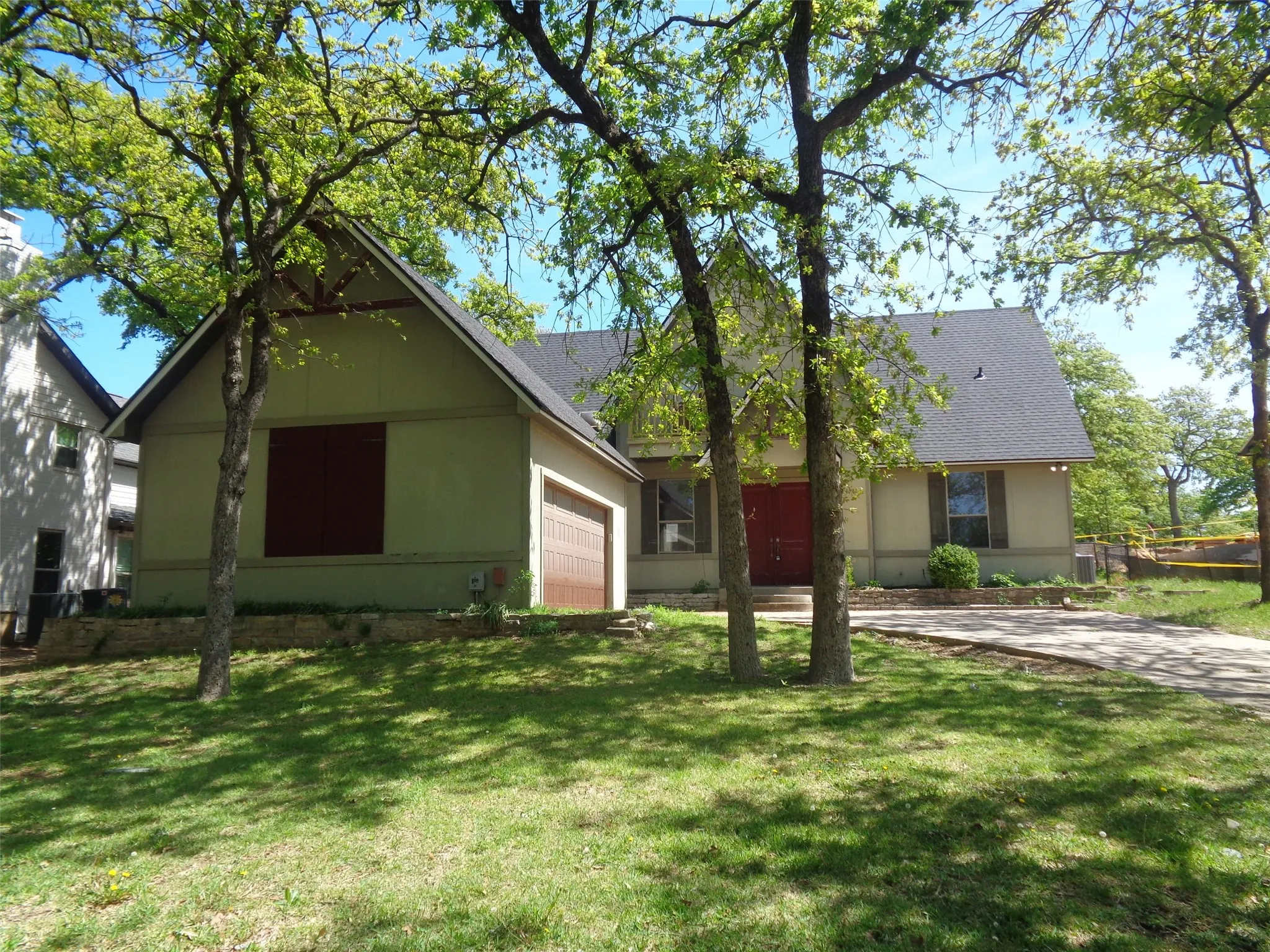 Single Family Residence For Sale in Cooke County , 110 Pawnee Trail, Lake Kiowa, Texas 76240, 3 Bedroom, 2 Bathroom, 2 Garage spaces, 2,160 Sqft, built in 1998, Preowned, mls#21224804, Real Estate Agent in Lake Kiowa, Homes For Sale in Cooke county, Homes For Sale in Lake Kiowa, Realtor in Lake Kiowa Texas, Real Estate Brokerage Independent Realty Texas, Luminita Cordes Realtor