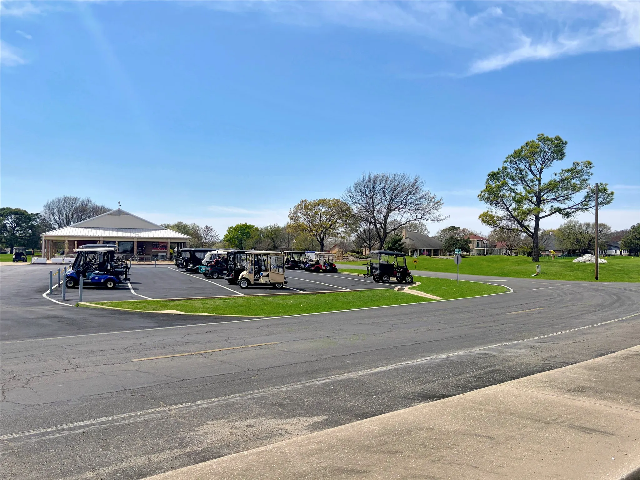 Single Family Residence For Sale in Cooke County , 742 Kiowa Drive W, Gainesville, Texas 76240, 3 Bedrooms, 2 Bathrooms, 2 Garage spaces, 2,197 Sqft, built in 1983, Preowned, Price $495,000, mls#21198705, Real Estate Agent in Gainesville, Homes For Sale in Cooke county, Homes For Sale in Gainesville, Realtor in Gainesville Texas, Real Estate Brokerage Independent Realty Texas, Luminita Cordes Realtor
