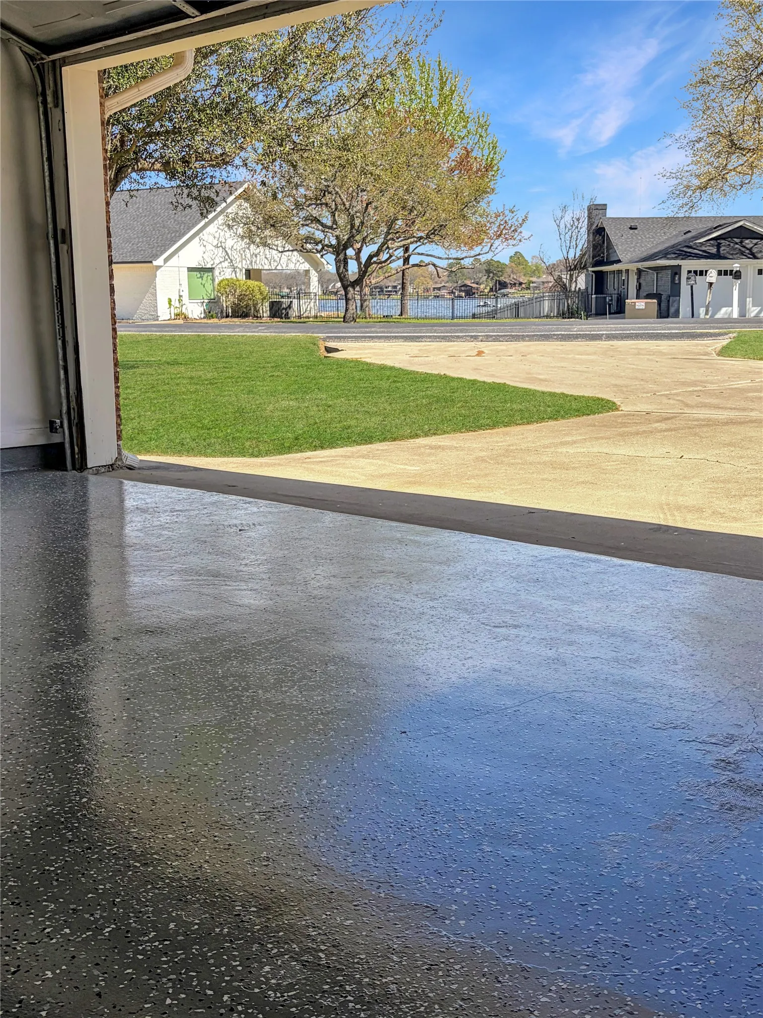 Single Family Residence For Sale in Cooke County , 742 Kiowa Drive W, Gainesville, Texas 76240, 3 Bedrooms, 2 Bathrooms, 2 Garage spaces, 2,197 Sqft, built in 1983, Preowned, Price $495,000, mls#21198705, Real Estate Agent in Gainesville, Homes For Sale in Cooke county, Homes For Sale in Gainesville, Realtor in Gainesville Texas, Real Estate Brokerage Independent Realty Texas, Luminita Cordes Realtor
