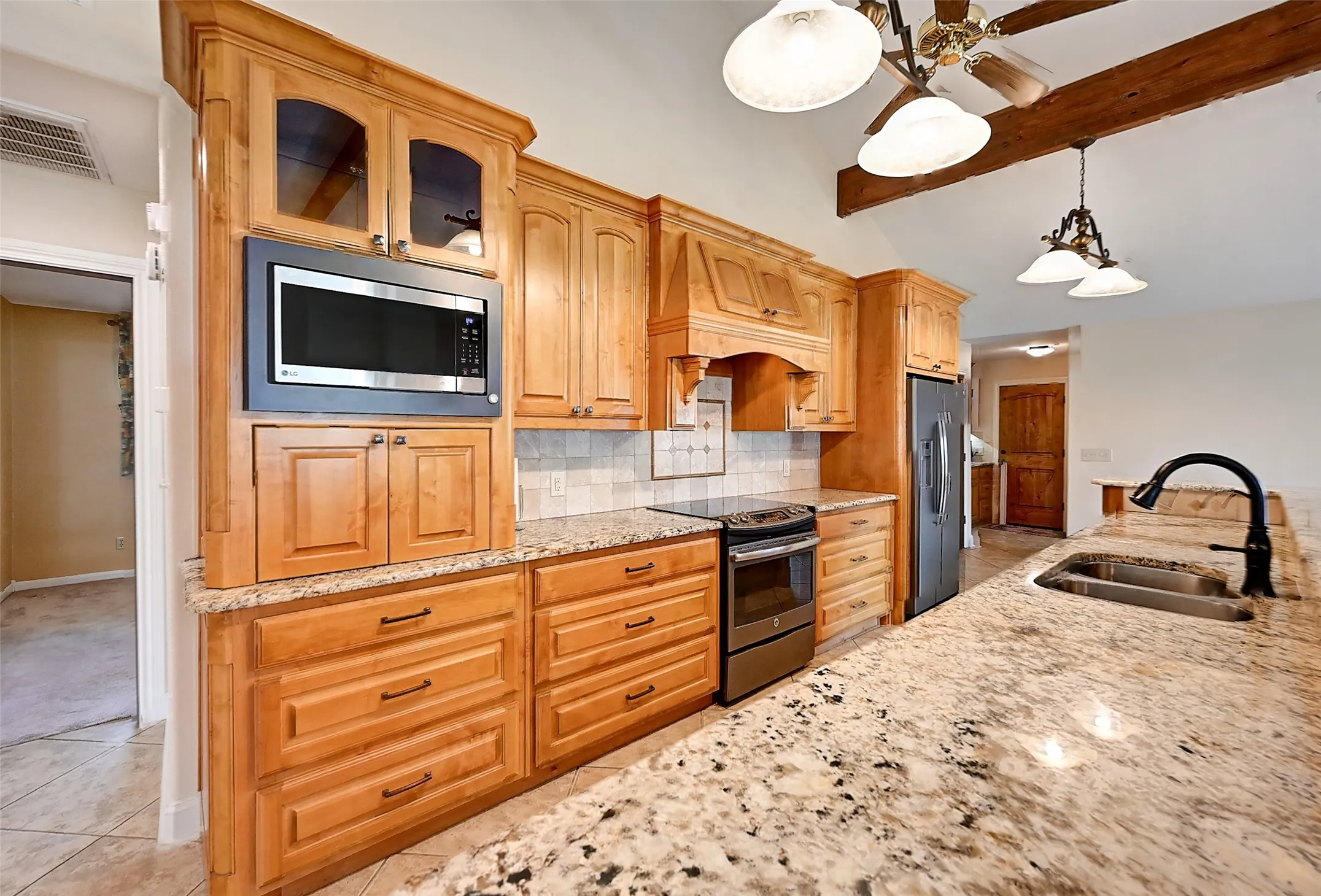 Single Family Residence For Sale in Cooke County , 742 Kiowa Drive W, Gainesville, Texas 76240, 3 Bedrooms, 2 Bathrooms, 2 Garage spaces, 2,197 Sqft, built in 1983, Preowned, Price $495,000, mls#21198705, Real Estate Agent in Gainesville, Homes For Sale in Cooke county, Homes For Sale in Gainesville, Realtor in Gainesville Texas, Real Estate Brokerage Independent Realty Texas, Luminita Cordes Realtor