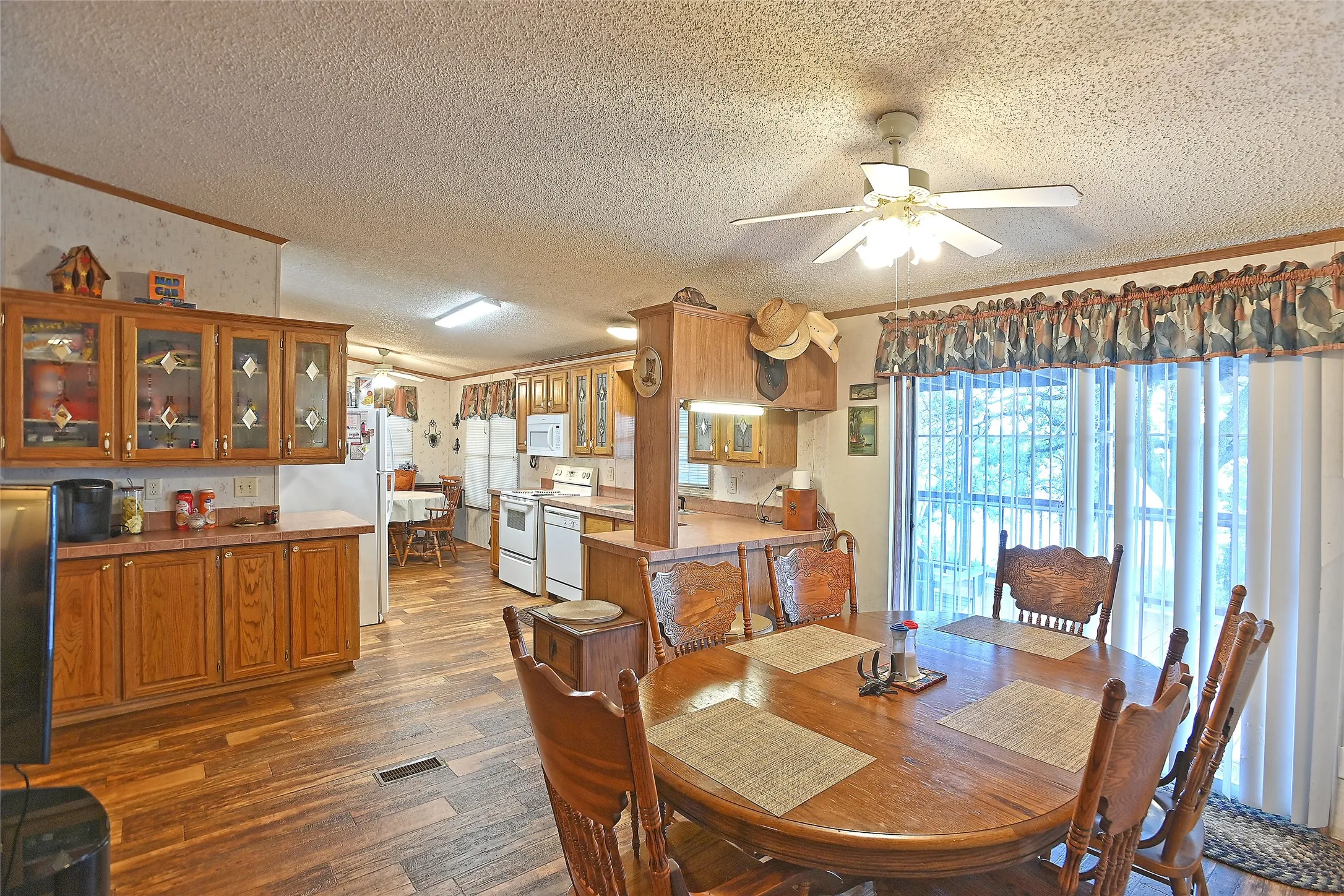 Mobile Home For Sale in Eastland County , 212 County Road 594, Eastland, Texas 76448, 4 Bedroom, 2 Bathroom, 2 Garage spaces, 1,492 Sqft, built in 2000, mls#21224734, Real Estate Agent in Eastland, Homes For Sale in Eastland county, Homes For Sale in Eastland, Realtor in Eastland Texas, Real Estate Brokerage Independent Realty Texas, Luminita Cordes Realtor