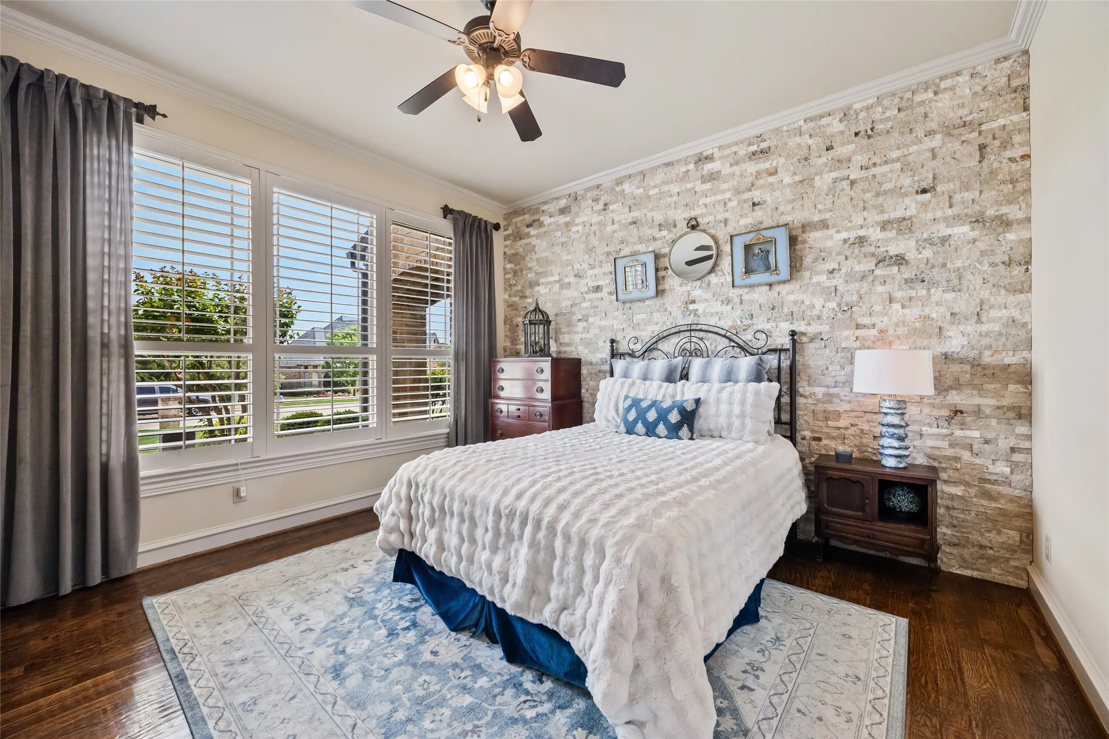 Single Family Residence For Sale in Rockwall County , 125 Manor Drive, Heath, Texas 75032, 4 Bedroom, 5 Bathroom, 4 Garage spaces, 4,737 Sqft, built in 2006, Preowned, mls#21225096, Real Estate Agent in Heath, Homes For Sale in Rockwall county, Homes For Sale in Heath, Realtor in Heath Texas, Real Estate Brokerage Independent Realty Texas, Luminita Cordes Realtor