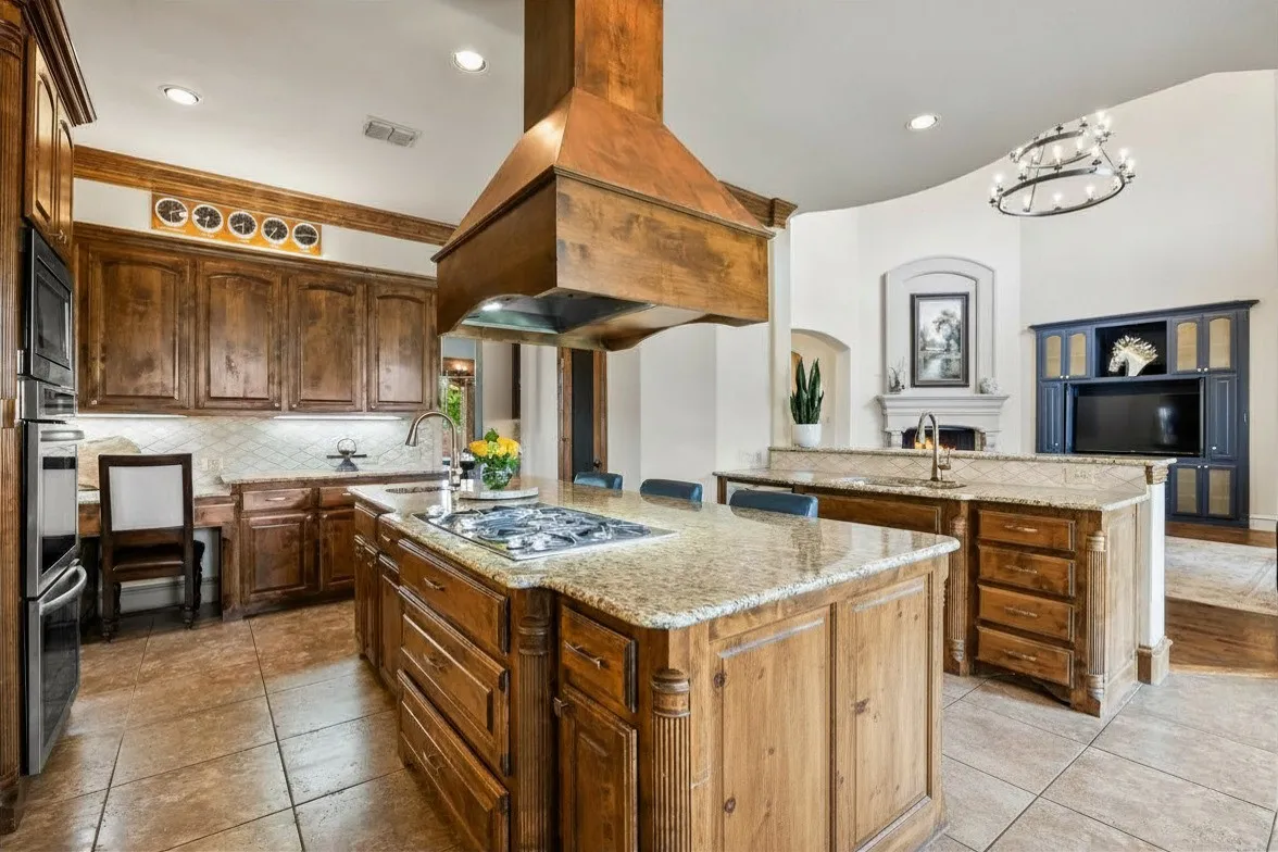 Single Family Residence For Sale in Rockwall County , 125 Manor Drive, Heath, Texas 75032, 4 Bedroom, 5 Bathroom, 4 Garage spaces, 4,737 Sqft, built in 2006, Preowned, mls#21225096, Real Estate Agent in Heath, Homes For Sale in Rockwall county, Homes For Sale in Heath, Realtor in Heath Texas, Real Estate Brokerage Independent Realty Texas, Luminita Cordes Realtor