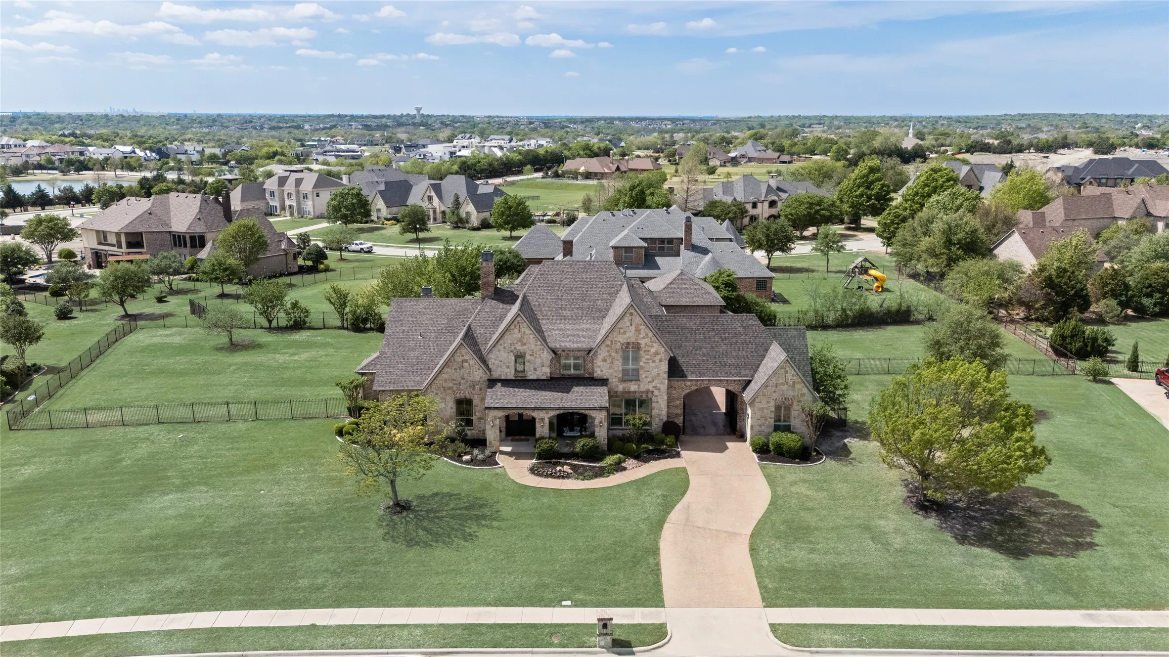 Single Family Residence For Sale in Rockwall County , 125 Manor Drive, Heath, Texas 75032, 4 Bedroom, 5 Bathroom, 4 Garage spaces, 4,737 Sqft, built in 2006, Preowned, mls#21225096, Real Estate Agent in Heath, Homes For Sale in Rockwall county, Homes For Sale in Heath, Realtor in Heath Texas, Real Estate Brokerage Independent Realty Texas, Luminita Cordes Realtor