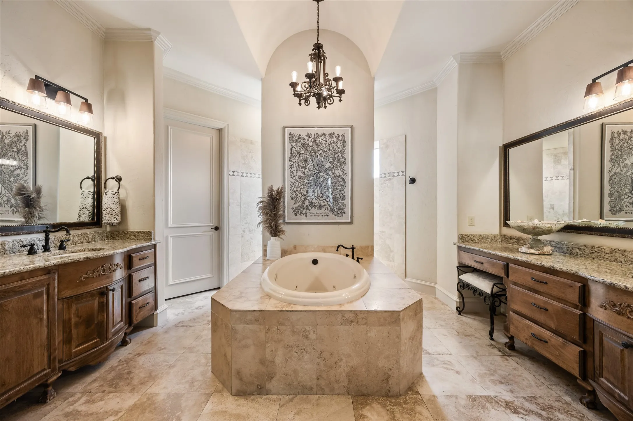 Single Family Residence For Sale in Rockwall County , 125 Manor Drive, Heath, Texas 75032, 4 Bedroom, 5 Bathroom, 4 Garage spaces, 4,737 Sqft, built in 2006, Preowned, mls#21225096, Real Estate Agent in Heath, Homes For Sale in Rockwall county, Homes For Sale in Heath, Realtor in Heath Texas, Real Estate Brokerage Independent Realty Texas, Luminita Cordes Realtor