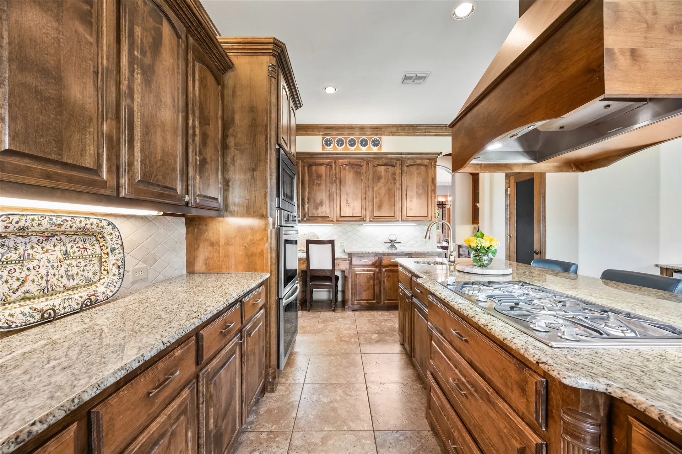 Single Family Residence For Sale in Rockwall County , 125 Manor Drive, Heath, Texas 75032, 4 Bedroom, 5 Bathroom, 4 Garage spaces, 4,737 Sqft, built in 2006, Preowned, mls#21225096, Real Estate Agent in Heath, Homes For Sale in Rockwall county, Homes For Sale in Heath, Realtor in Heath Texas, Real Estate Brokerage Independent Realty Texas, Luminita Cordes Realtor