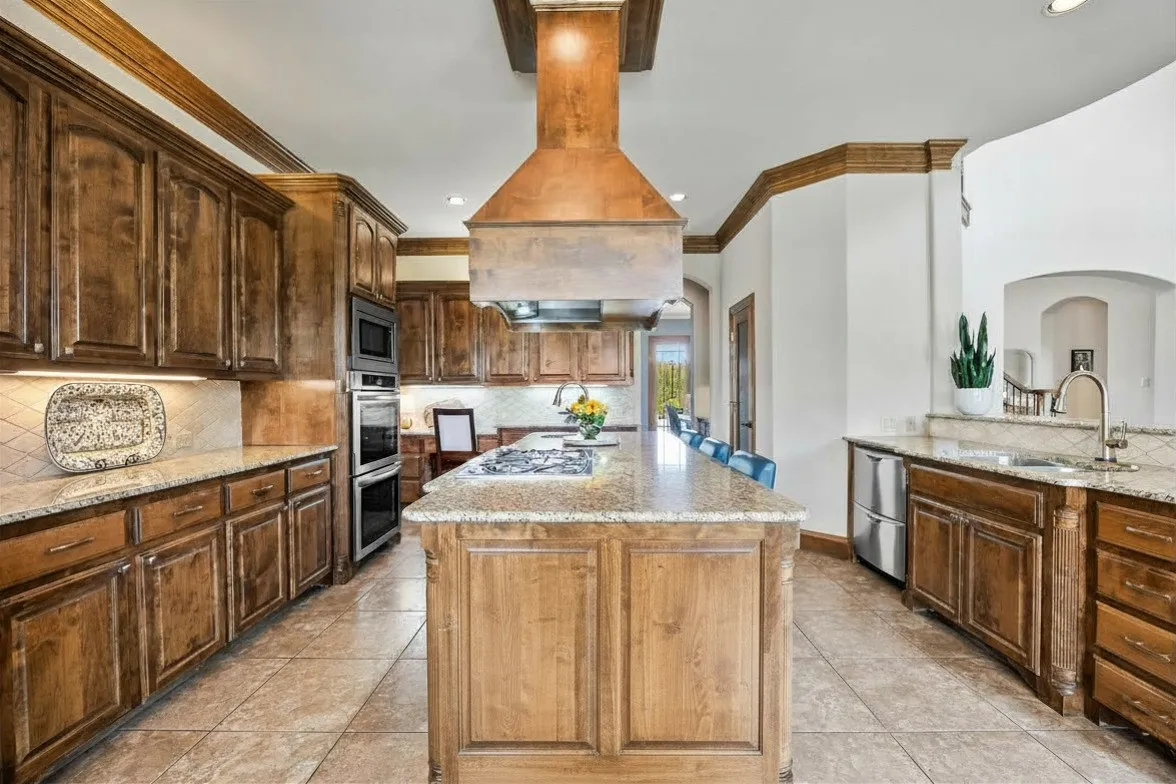 Single Family Residence For Sale in Rockwall County , 125 Manor Drive, Heath, Texas 75032, 4 Bedroom, 5 Bathroom, 4 Garage spaces, 4,737 Sqft, built in 2006, Preowned, mls#21225096, Real Estate Agent in Heath, Homes For Sale in Rockwall county, Homes For Sale in Heath, Realtor in Heath Texas, Real Estate Brokerage Independent Realty Texas, Luminita Cordes Realtor