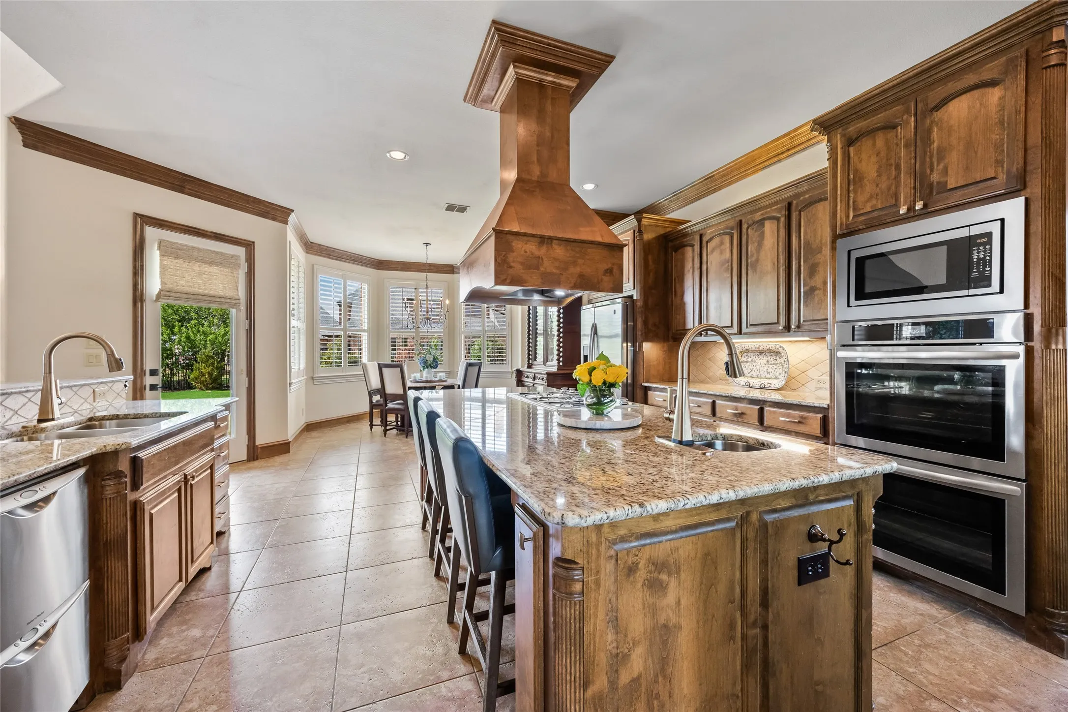 Single Family Residence For Sale in Rockwall County , 125 Manor Drive, Heath, Texas 75032, 4 Bedroom, 5 Bathroom, 4 Garage spaces, 4,737 Sqft, built in 2006, Preowned, mls#21225096, Real Estate Agent in Heath, Homes For Sale in Rockwall county, Homes For Sale in Heath, Realtor in Heath Texas, Real Estate Brokerage Independent Realty Texas, Luminita Cordes Realtor