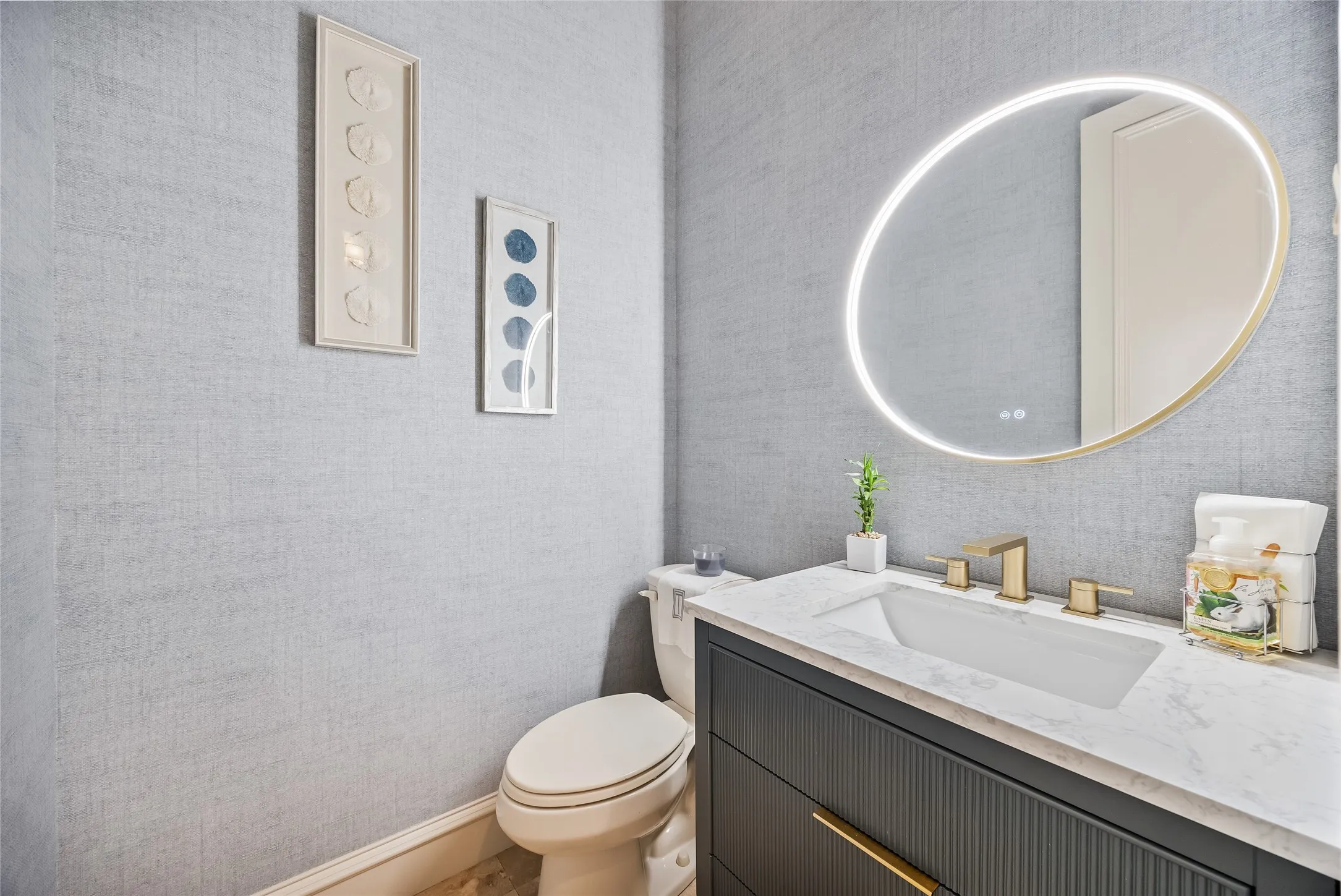 Guest bath near study