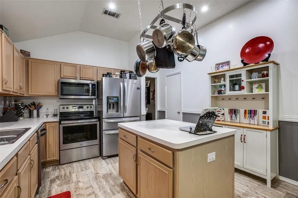Single Family Residence For Rent in Collin County , 1309 Aspen Lane, Wylie, Texas 75098, 3 Bedrooms, 2 Bathrooms, 2 Garage spaces, 1,617 Sqft, built in 1998, Price $2,200, mls#21226116, Real Estate Agent in Wylie, Homes For Rent in Collin county, Homes For Rent in Wylie, Realtor in Wylie Texas, Real Estate Brokerage Independent Realty Texas, Luminita Cordes Realtor