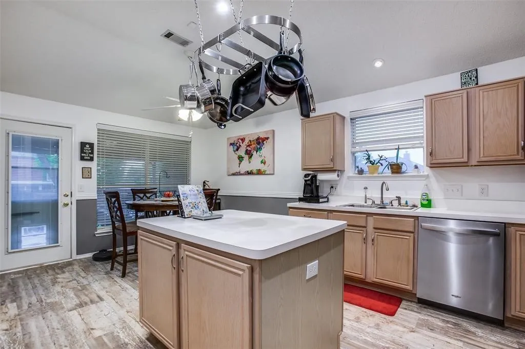 Single Family Residence For Rent in Collin County , 1309 Aspen Lane, Wylie, Texas 75098, 3 Bedrooms, 2 Bathrooms, 2 Garage spaces, 1,617 Sqft, built in 1998, Price $2,200, mls#21226116, Real Estate Agent in Wylie, Homes For Rent in Collin county, Homes For Rent in Wylie, Realtor in Wylie Texas, Real Estate Brokerage Independent Realty Texas, Luminita Cordes Realtor