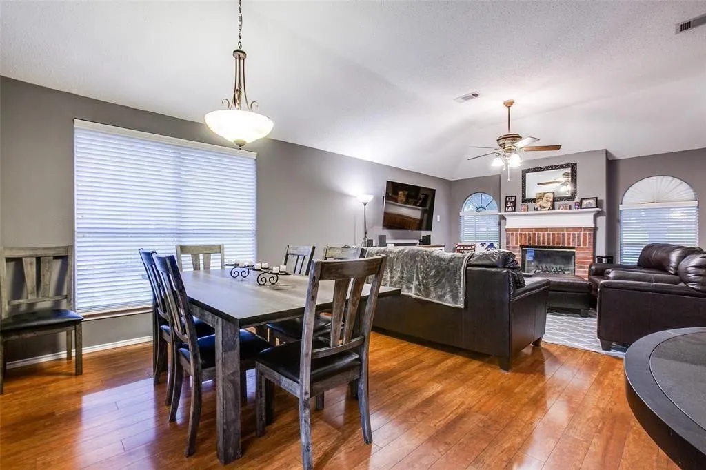 Single Family Residence For Rent in Collin County , 1309 Aspen Lane, Wylie, Texas 75098, 3 Bedrooms, 2 Bathrooms, 2 Garage spaces, 1,617 Sqft, built in 1998, Price $2,200, mls#21226116, Real Estate Agent in Wylie, Homes For Rent in Collin county, Homes For Rent in Wylie, Realtor in Wylie Texas, Real Estate Brokerage Independent Realty Texas, Luminita Cordes Realtor