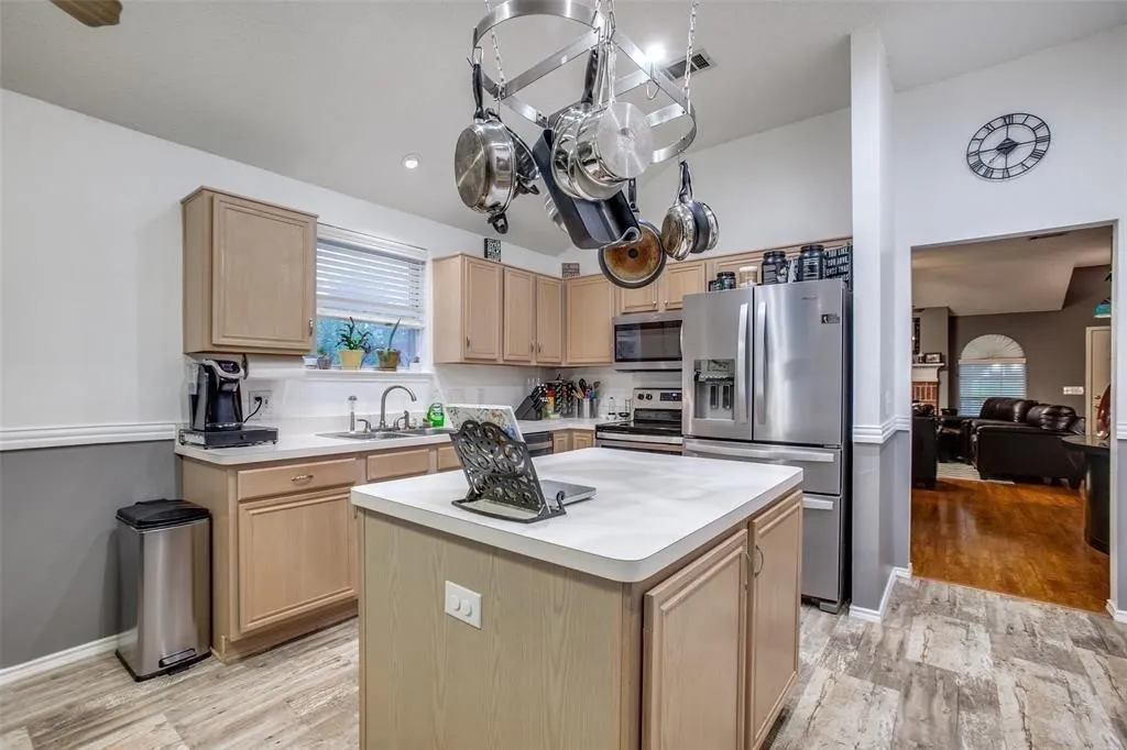 Single Family Residence For Rent in Collin County , 1309 Aspen Lane, Wylie, Texas 75098, 3 Bedrooms, 2 Bathrooms, 2 Garage spaces, 1,617 Sqft, built in 1998, Price $2,200, mls#21226116, Real Estate Agent in Wylie, Homes For Rent in Collin county, Homes For Rent in Wylie, Realtor in Wylie Texas, Real Estate Brokerage Independent Realty Texas, Luminita Cordes Realtor