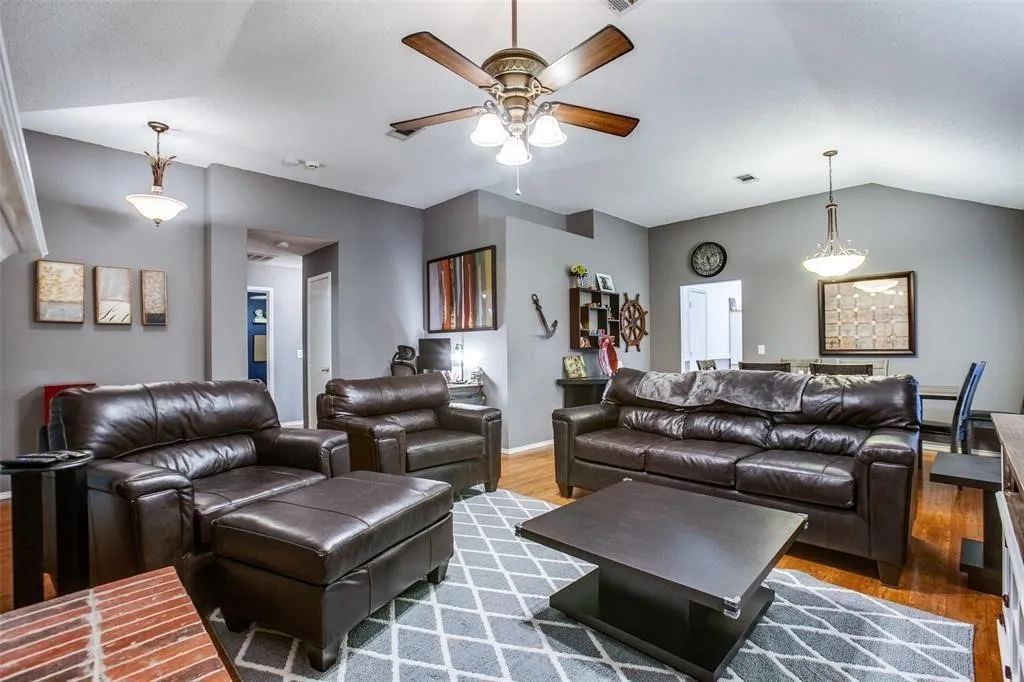Single Family Residence For Rent in Collin County , 1309 Aspen Lane, Wylie, Texas 75098, 3 Bedrooms, 2 Bathrooms, 2 Garage spaces, 1,617 Sqft, built in 1998, Price $2,200, mls#21226116, Real Estate Agent in Wylie, Homes For Rent in Collin county, Homes For Rent in Wylie, Realtor in Wylie Texas, Real Estate Brokerage Independent Realty Texas, Luminita Cordes Realtor