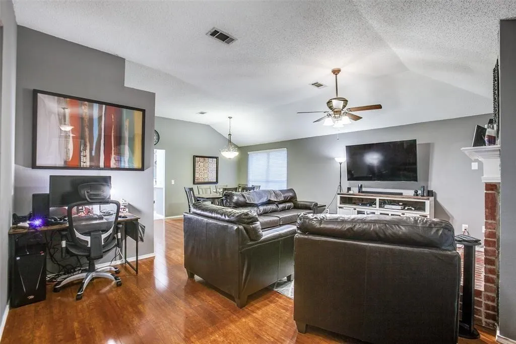 Single Family Residence For Rent in Collin County , 1309 Aspen Lane, Wylie, Texas 75098, 3 Bedrooms, 2 Bathrooms, 2 Garage spaces, 1,617 Sqft, built in 1998, Price $2,200, mls#21226116, Real Estate Agent in Wylie, Homes For Rent in Collin county, Homes For Rent in Wylie, Realtor in Wylie Texas, Real Estate Brokerage Independent Realty Texas, Luminita Cordes Realtor