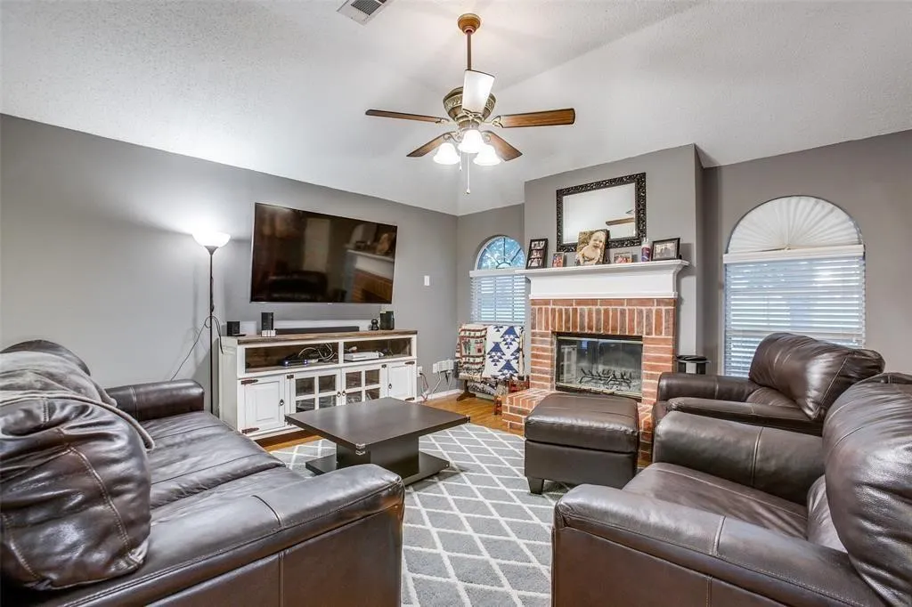 Single Family Residence For Rent in Collin County , 1309 Aspen Lane, Wylie, Texas 75098, 3 Bedrooms, 2 Bathrooms, 2 Garage spaces, 1,617 Sqft, built in 1998, Price $2,200, mls#21226116, Real Estate Agent in Wylie, Homes For Rent in Collin county, Homes For Rent in Wylie, Realtor in Wylie Texas, Real Estate Brokerage Independent Realty Texas, Luminita Cordes Realtor